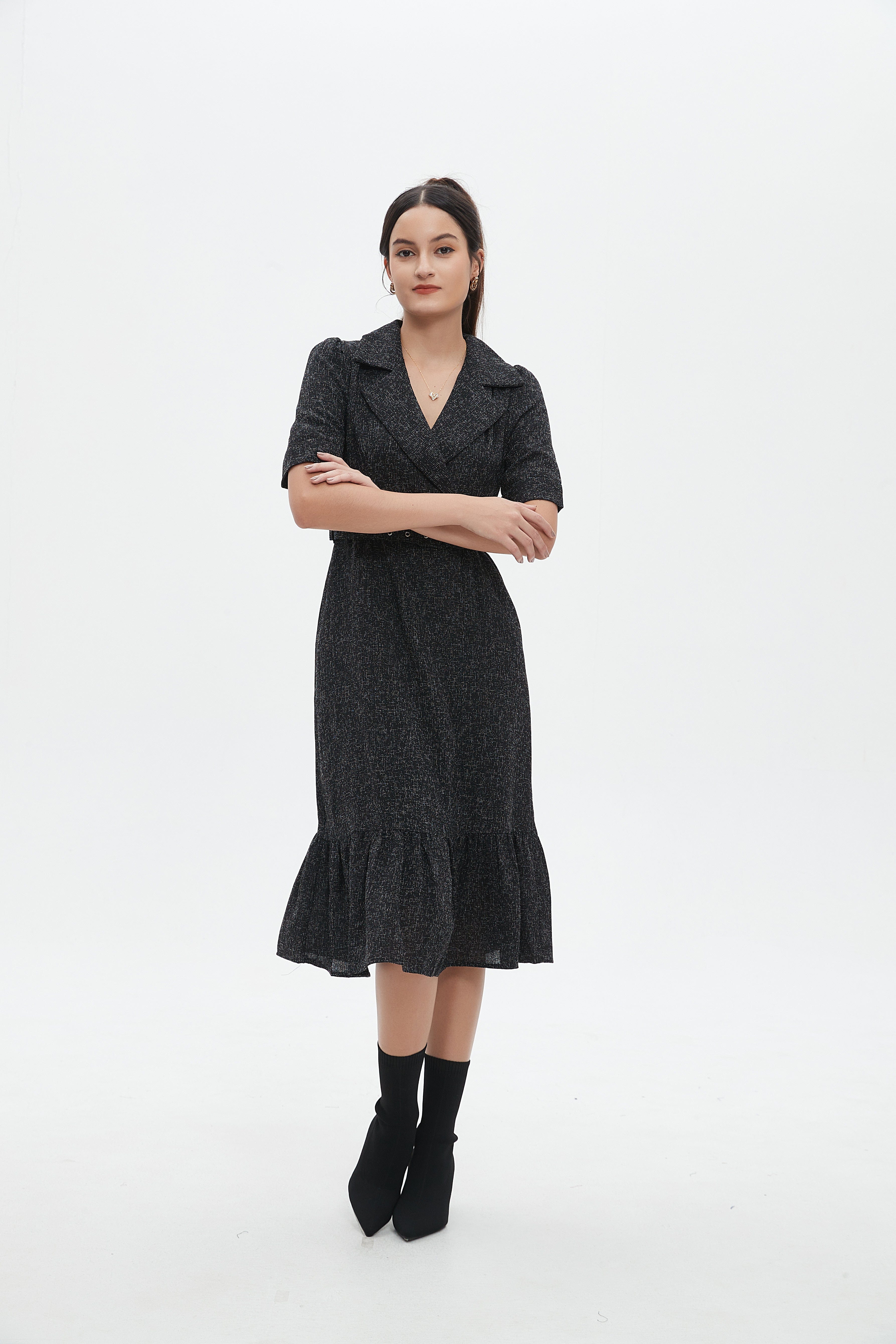 نتشي فستان نسائي نص كم بياقة وحزام على الخصر