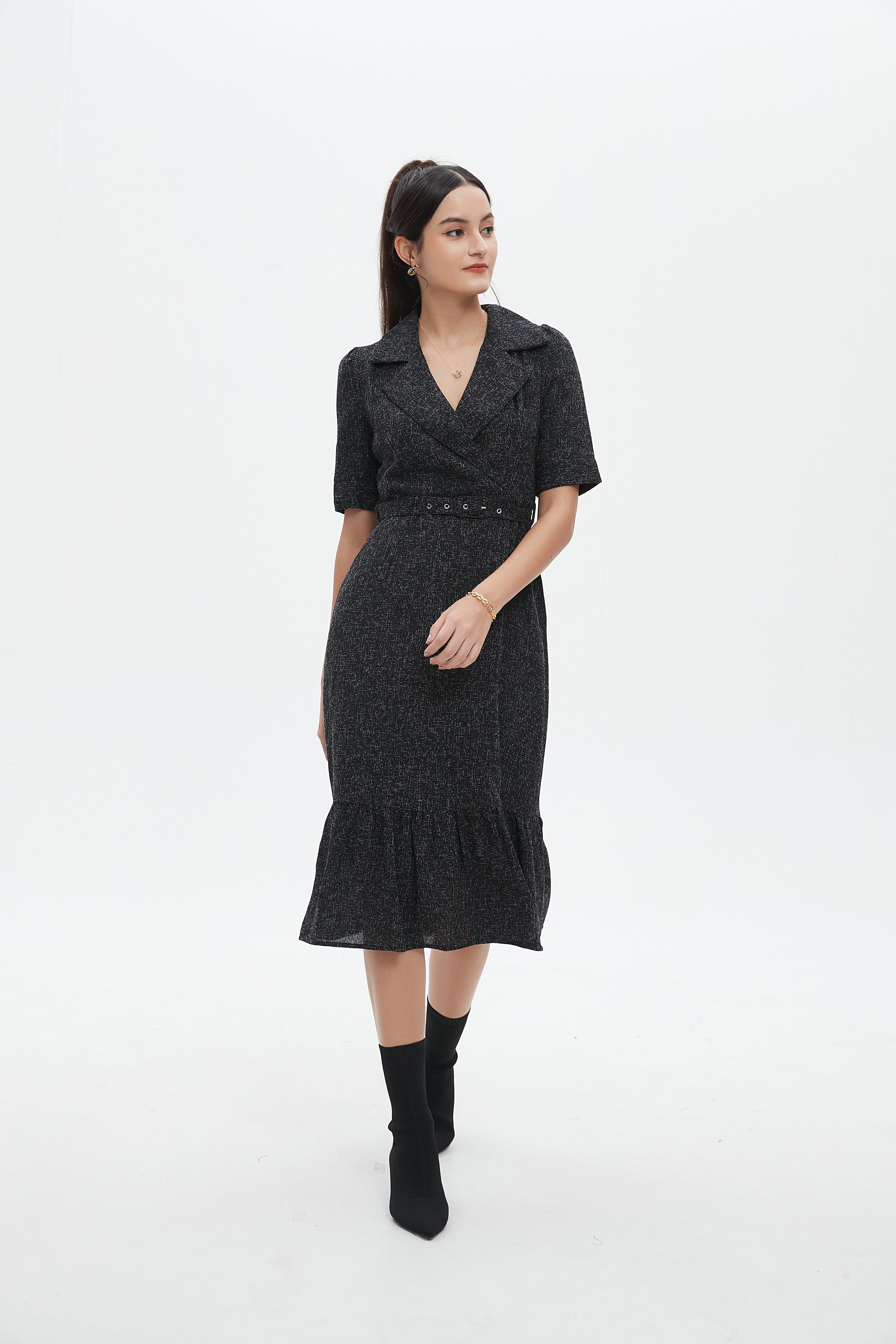 نتشي فستان نسائي نص كم بياقة وحزام على الخصر