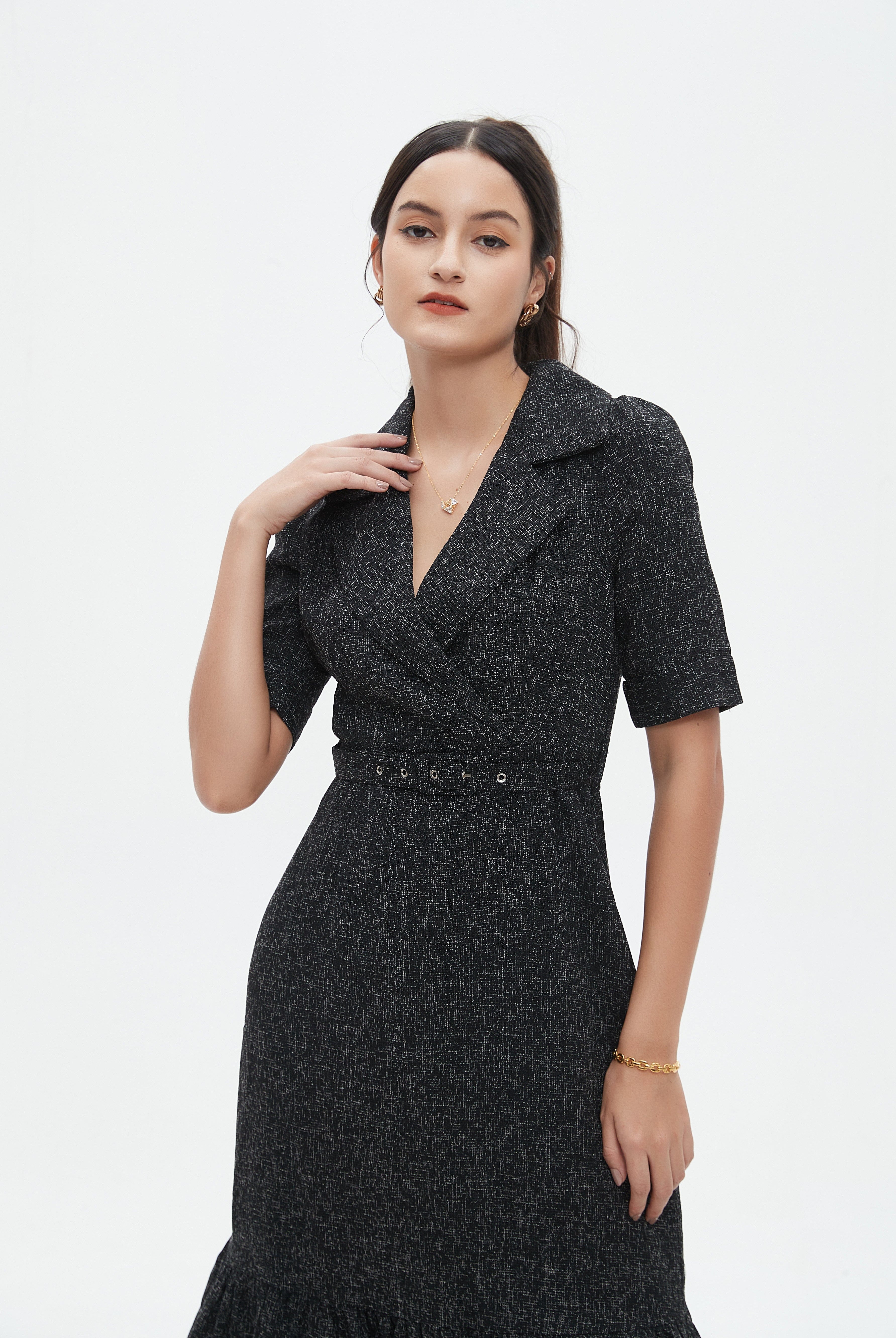 نتشي فستان نسائي نص كم بياقة وحزام على الخصر