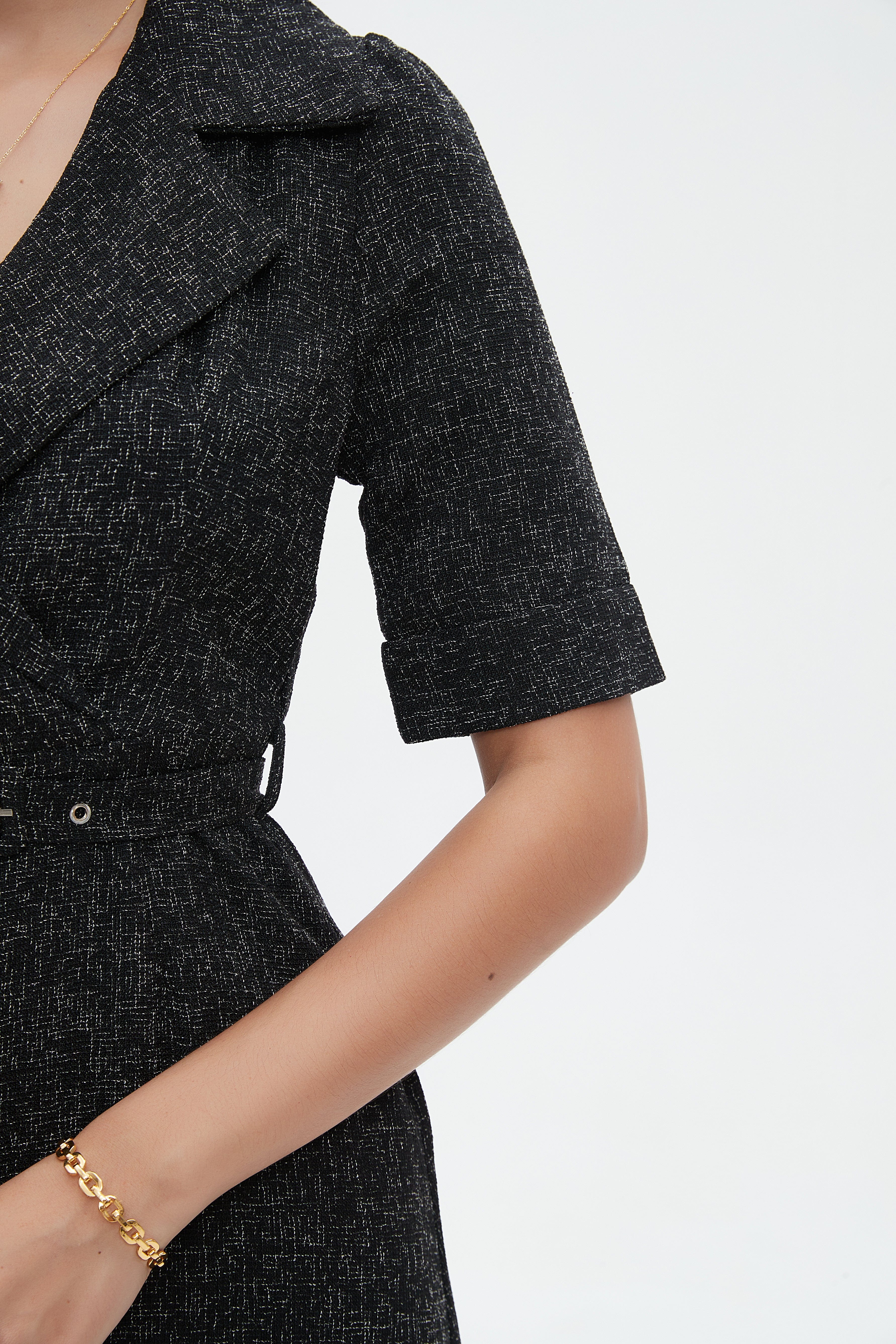 نتشي فستان نسائي نص كم بياقة وحزام على الخصر