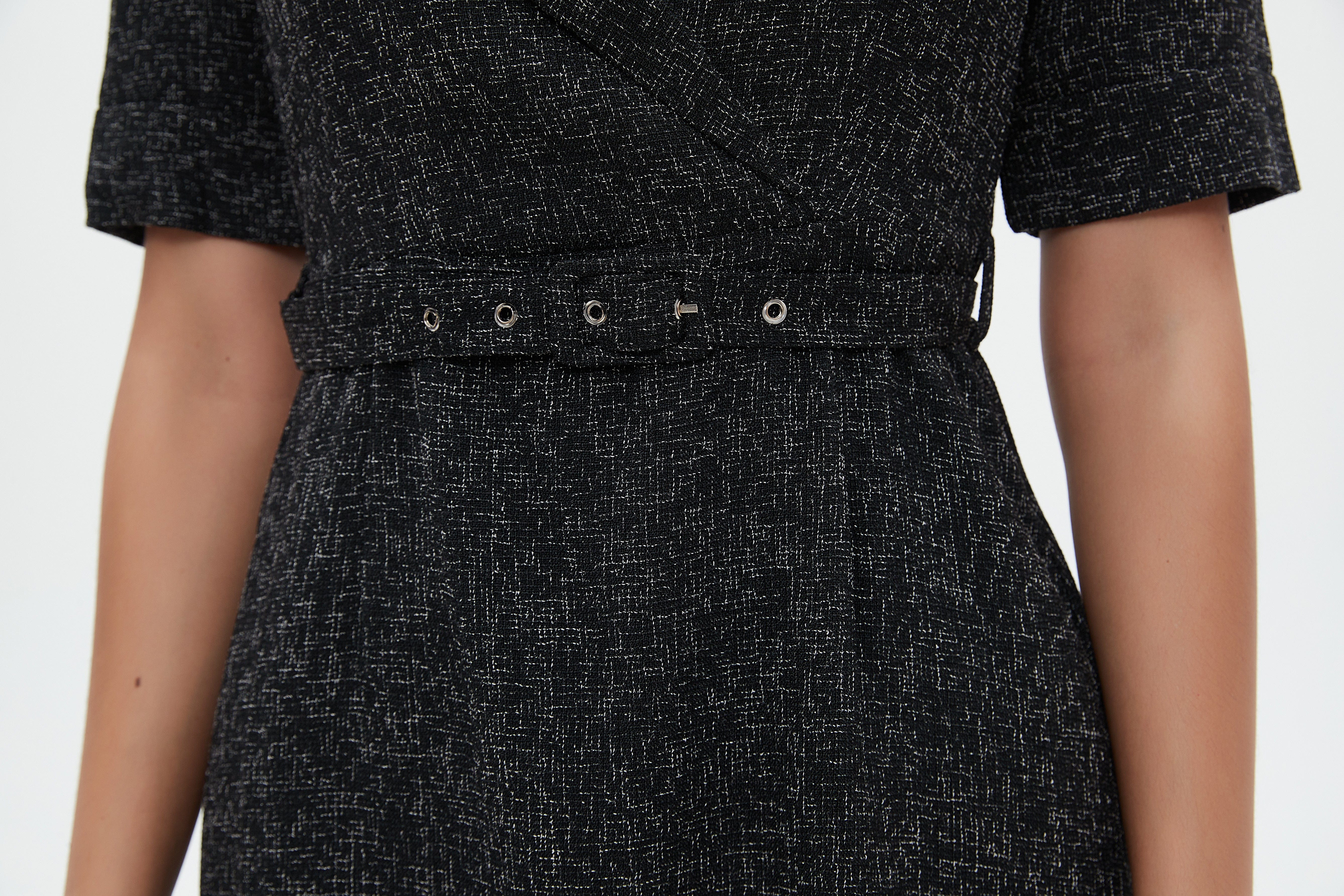 نتشي فستان نسائي نص كم بياقة وحزام على الخصر