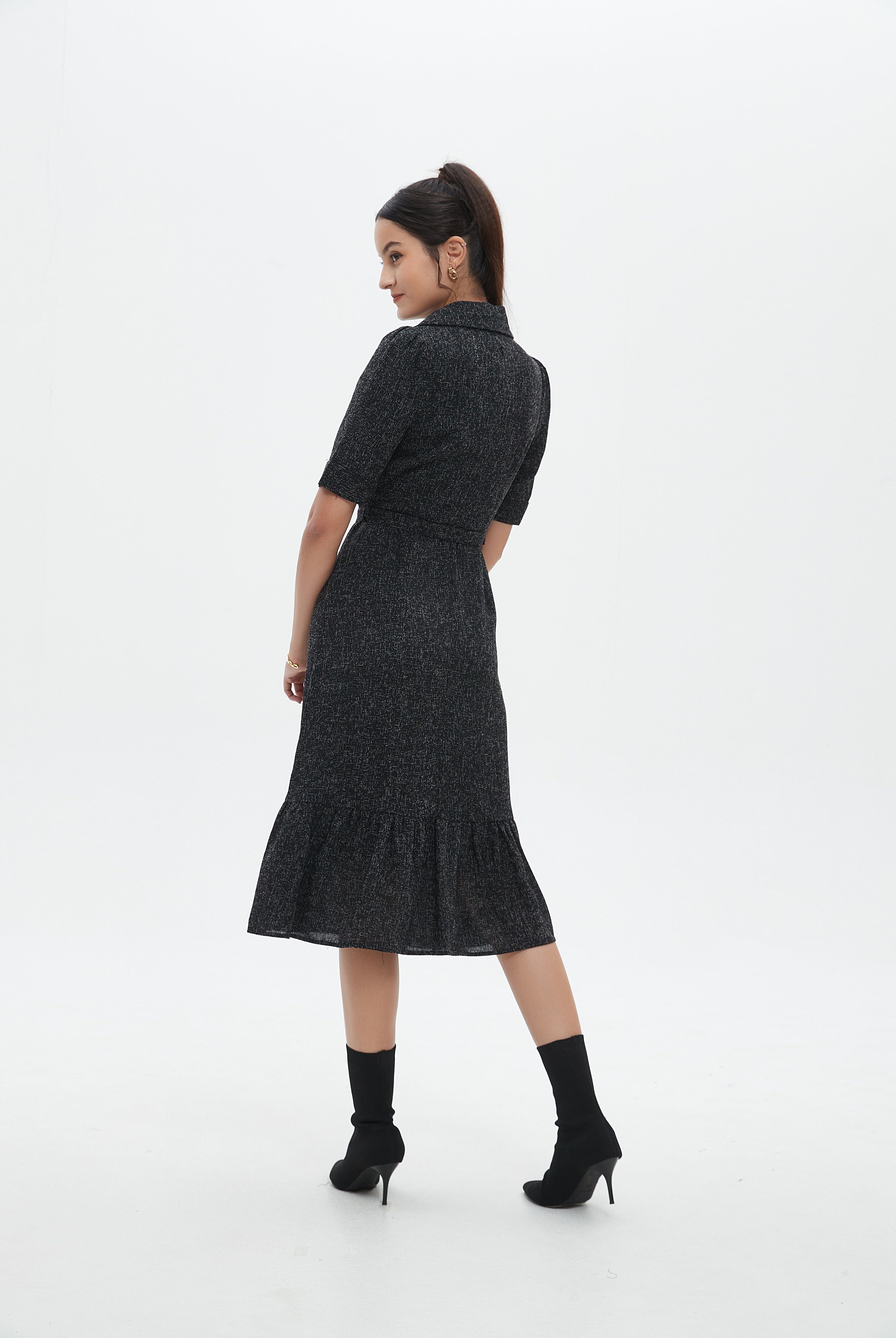 نتشي فستان نسائي نص كم بياقة وحزام على الخصر