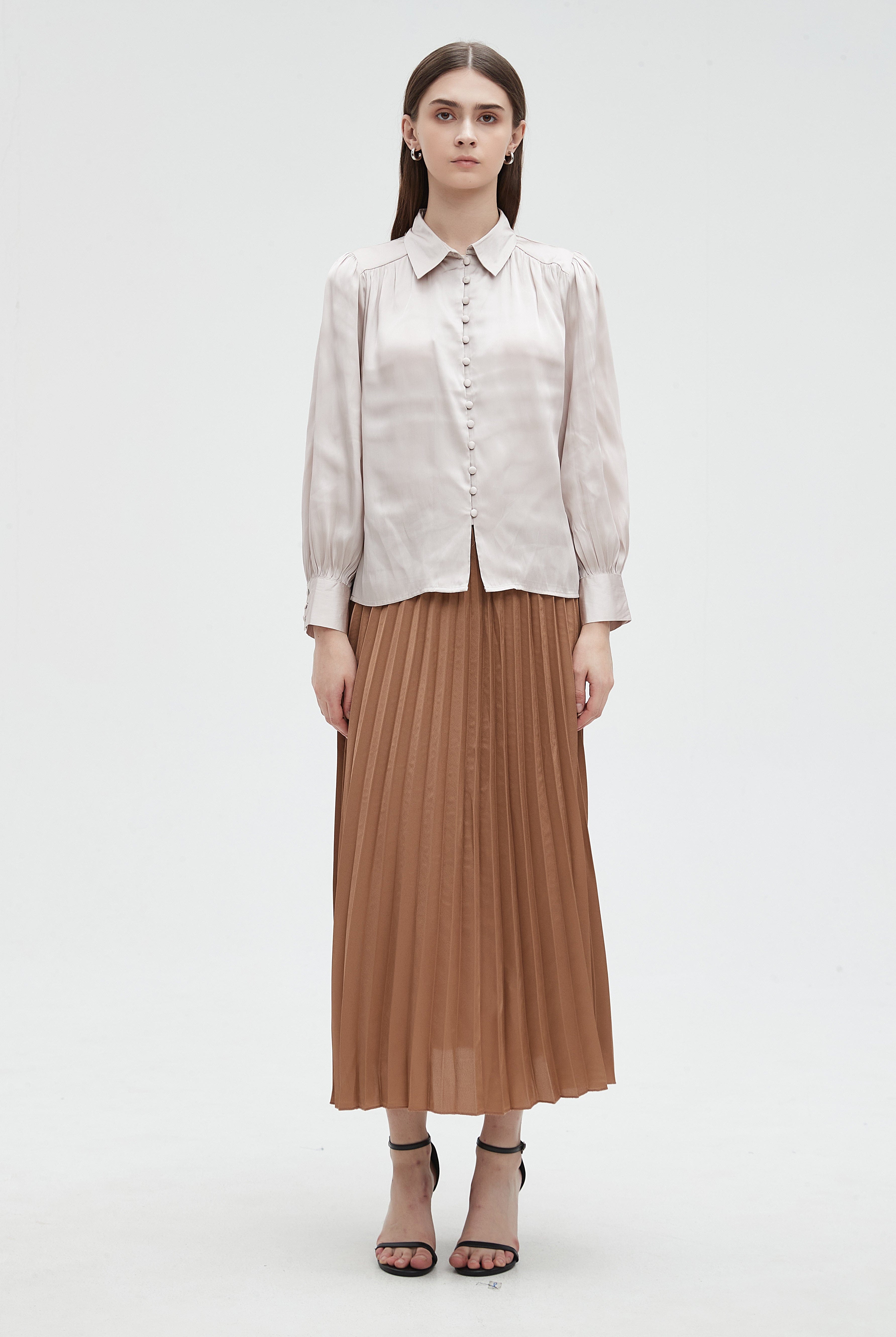 ميكا بلوزة نسائية سادة بازرار من الأمام وكم طويل