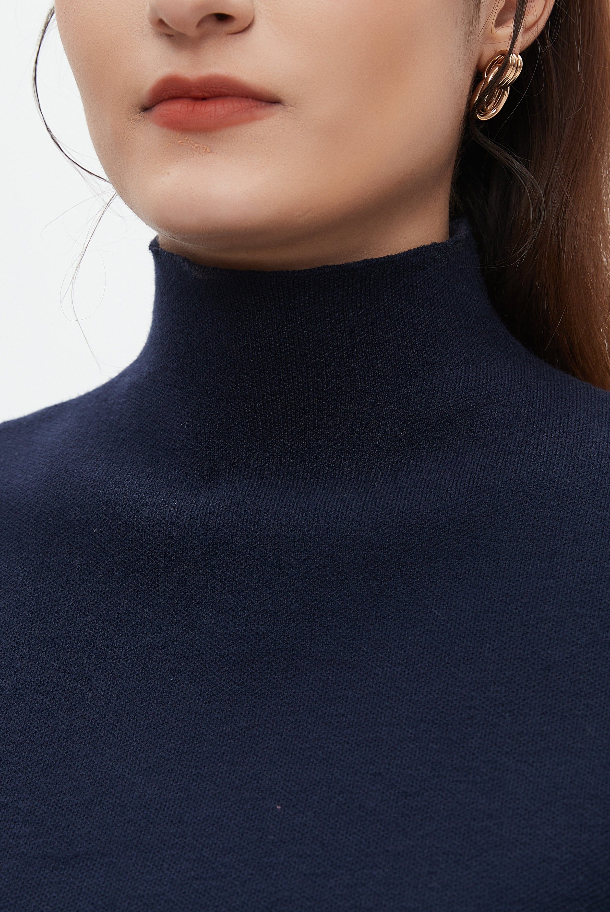 نتشي بلوزة نسائية سادة كات برقبة عالية وحزام على الخصر