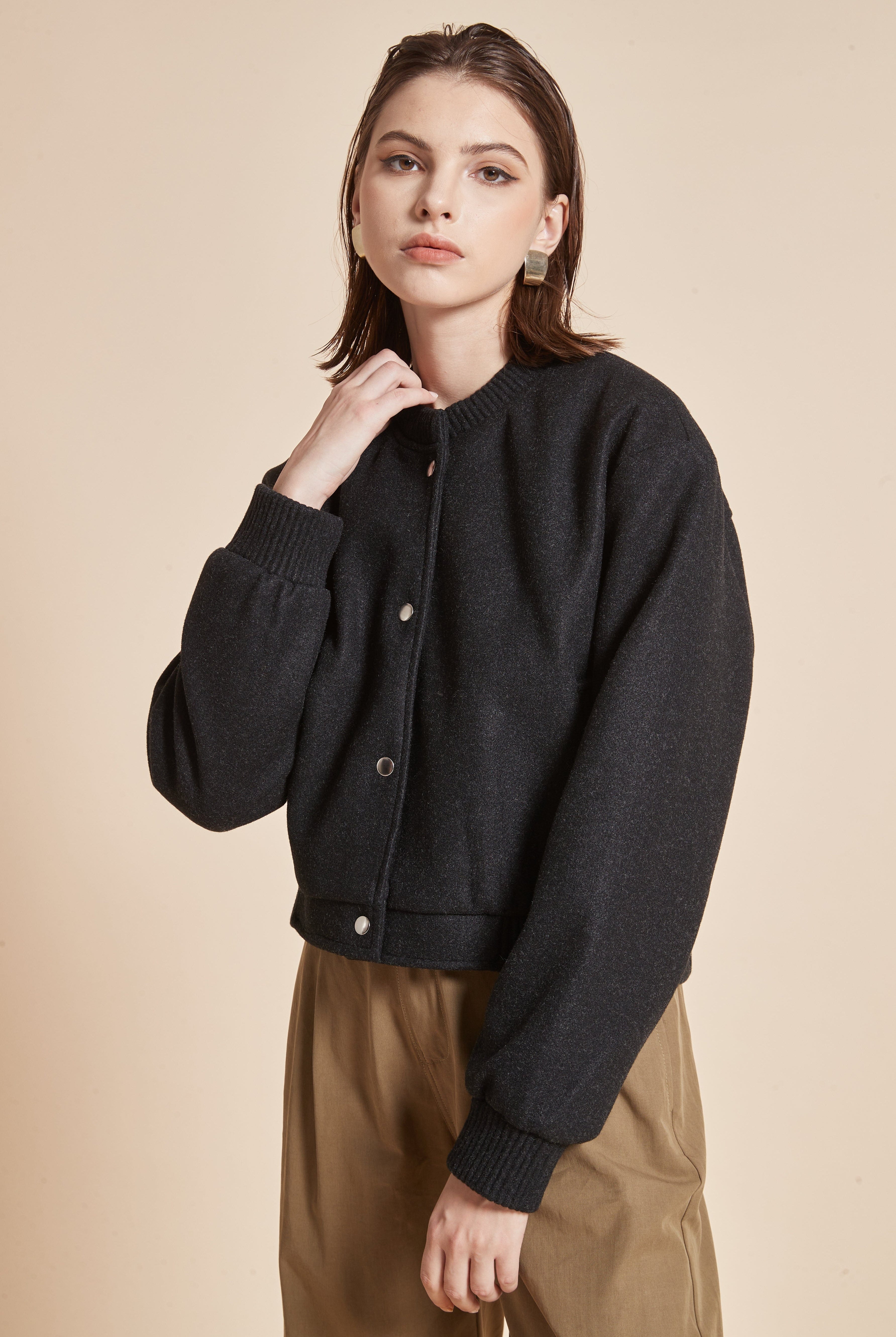 يولا جاكيت نسائي سادة بأزرار أمامية وكم طويل