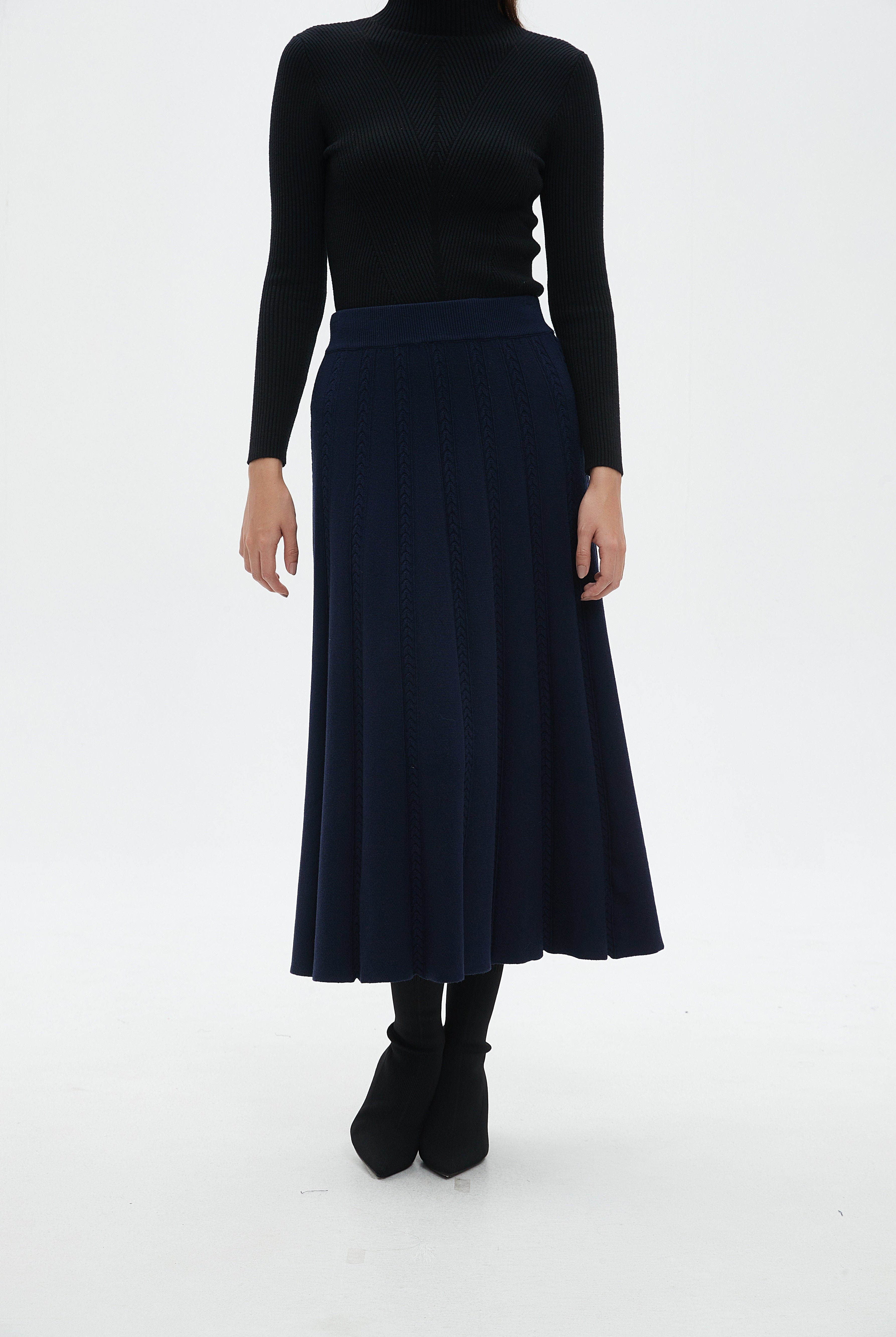 نتشي تنورة سادة بكسرات ميدي نسائي