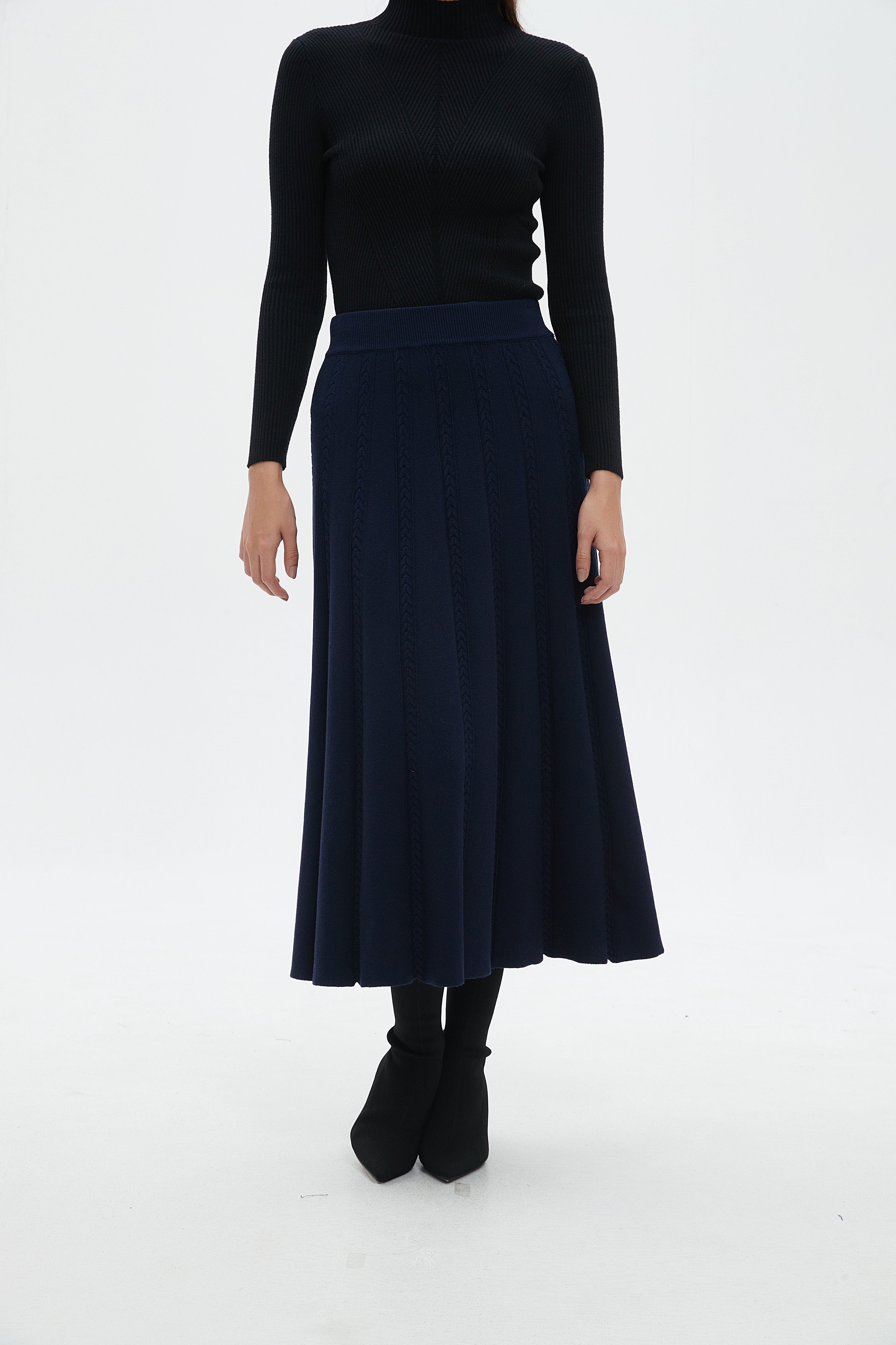 نتشي تنورة سادة بكسرات ميدي نسائي