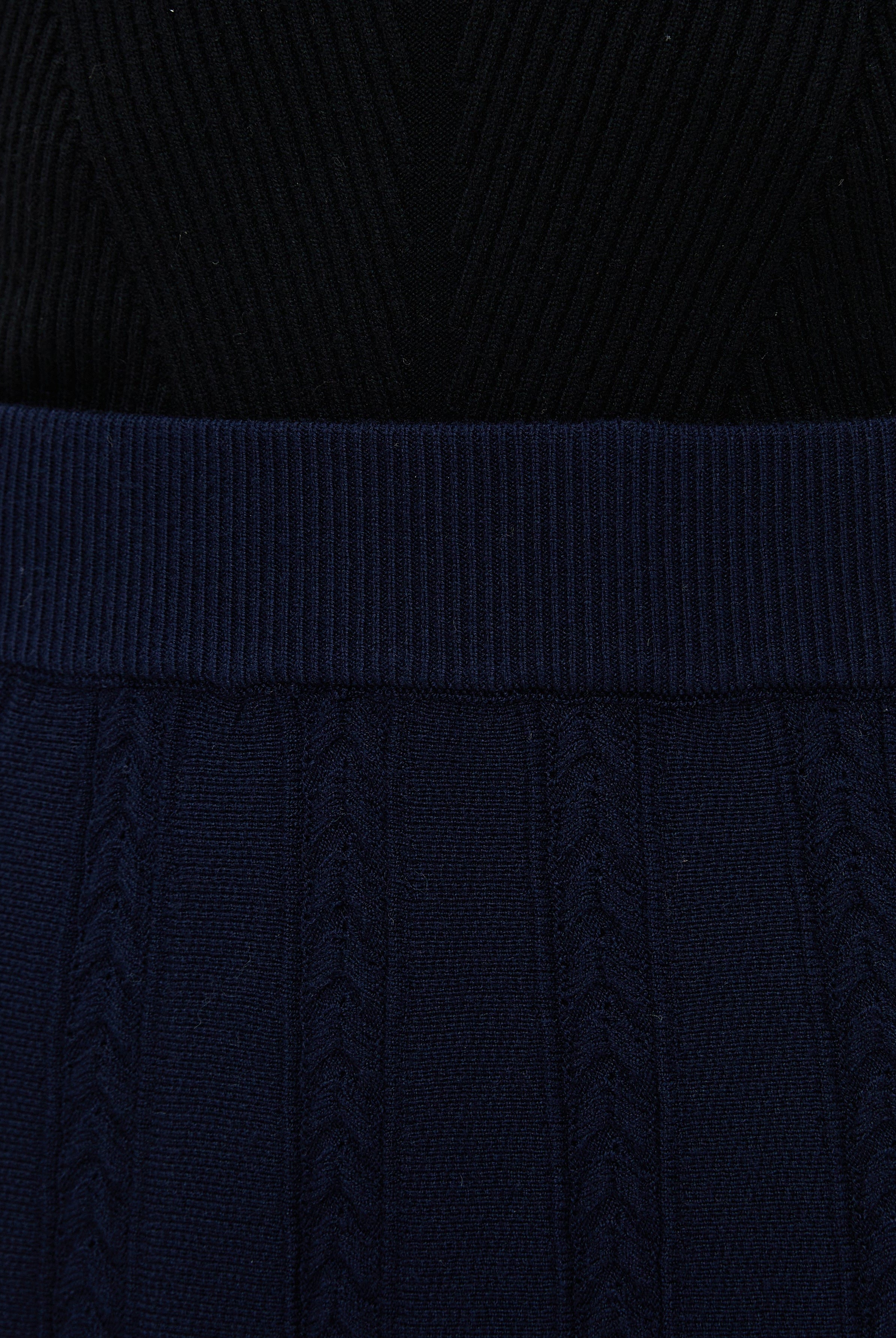 نتشي تنورة سادة بكسرات ميدي نسائي