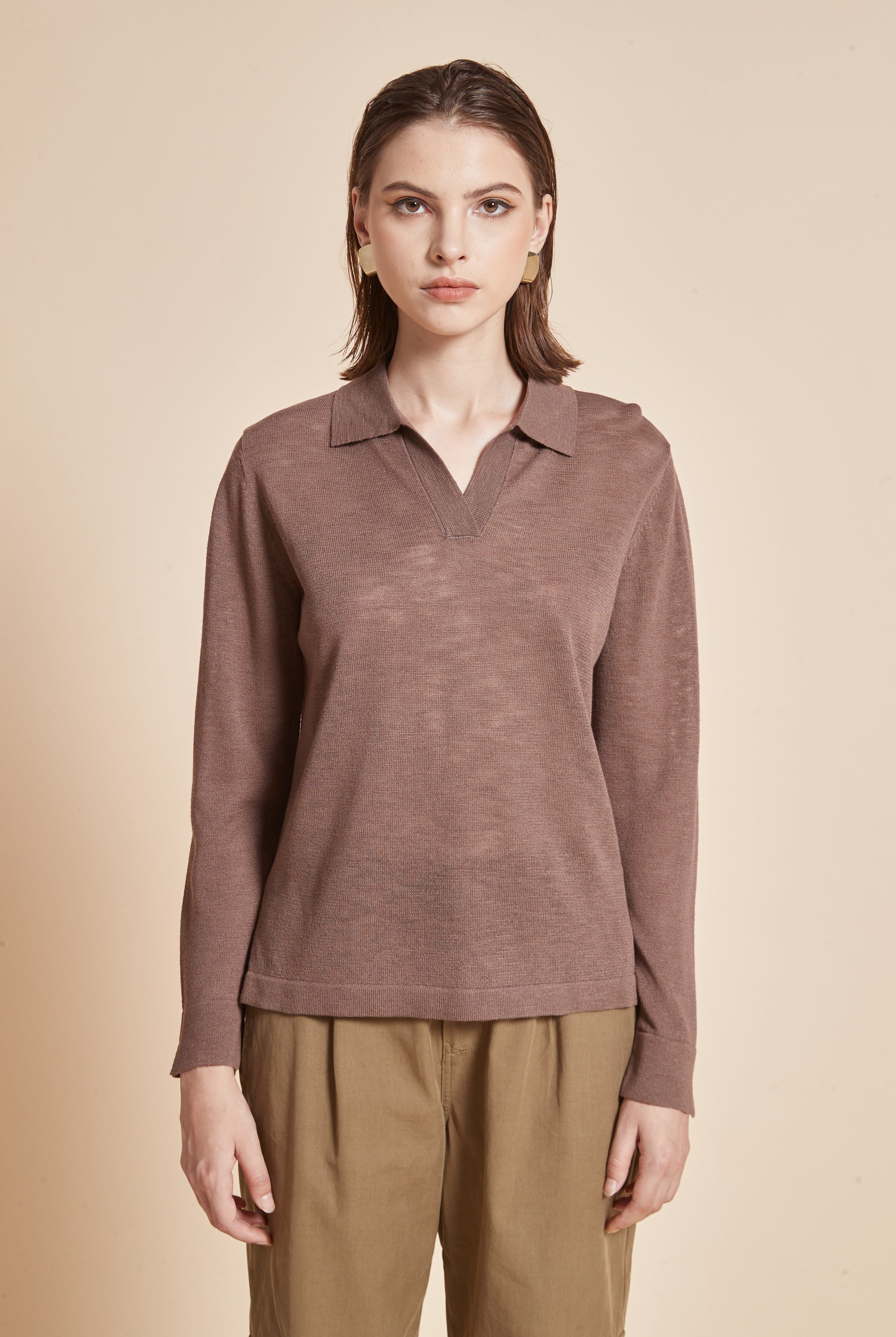 يولا بلوزة نسائية سادة بأكمام طويلة وياقة بفتحة رقبة v