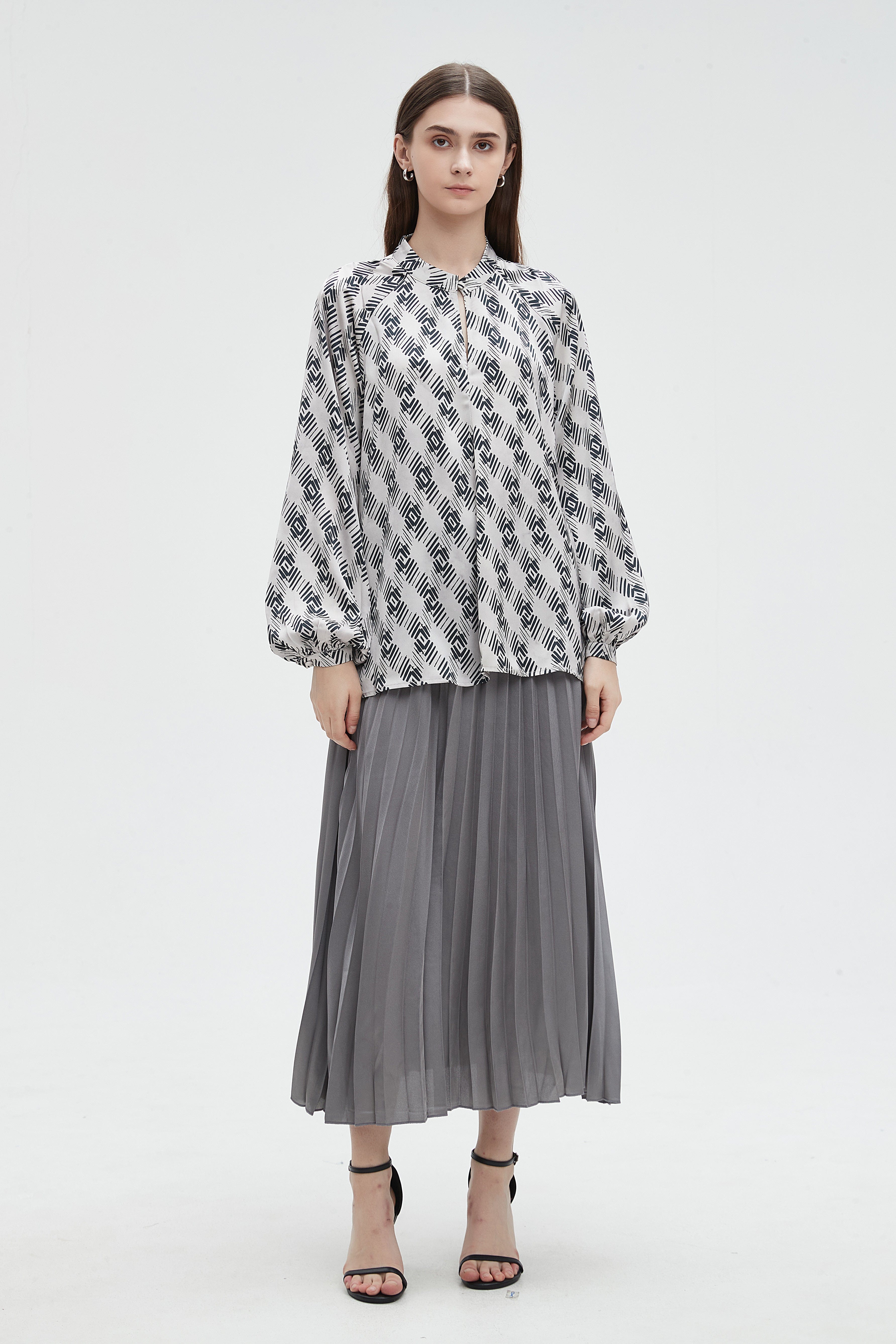 ู
ููุง ุจููุฒุฉ ูุณุงุฆูุฉ ุจูู
ูุงููุณ ุทููู