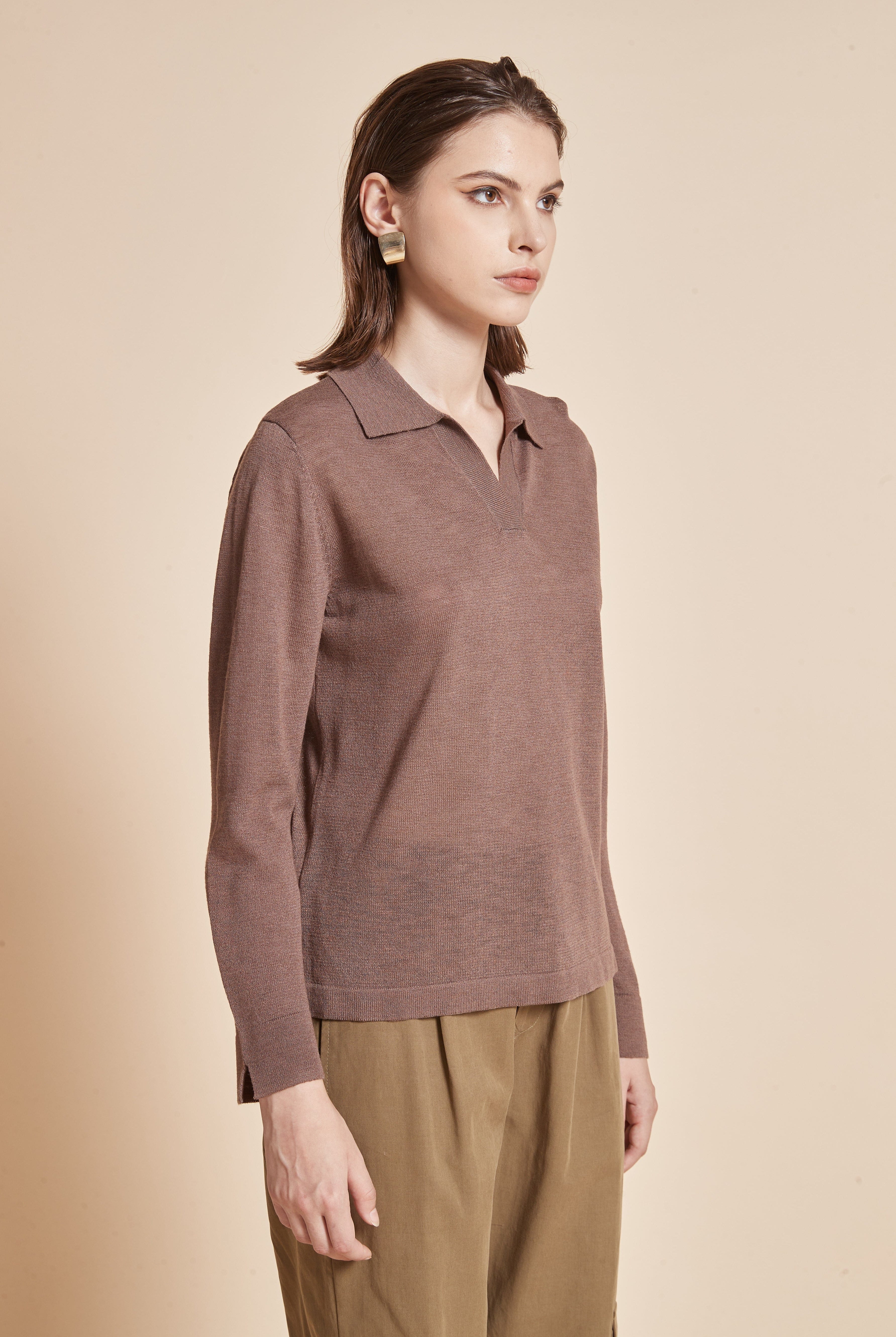 يولا بلوزة نسائية سادة بأكمام طويلة وياقة بفتحة رقبة v