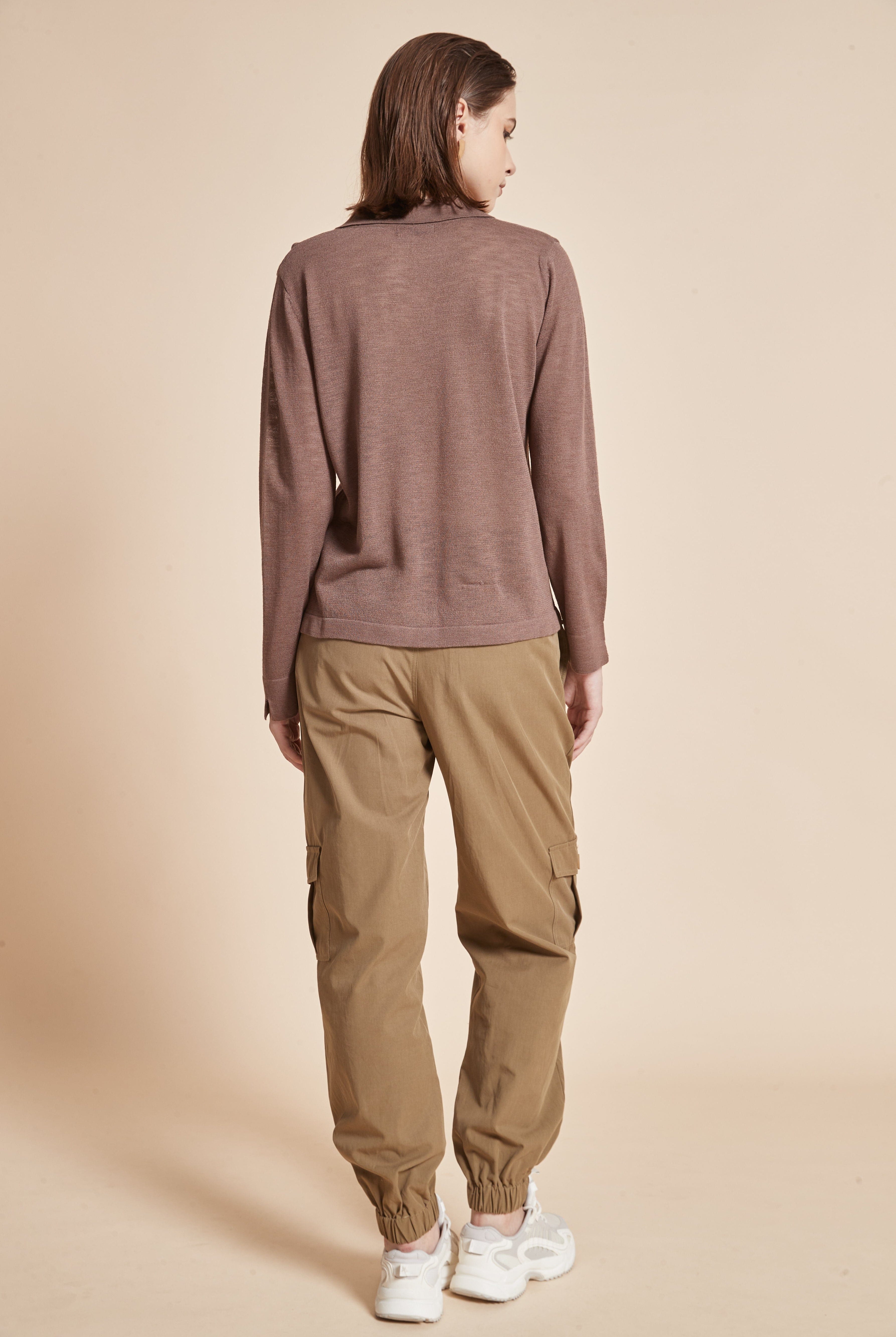 يولا بلوزة نسائية سادة بأكمام طويلة وياقة بفتحة رقبة v