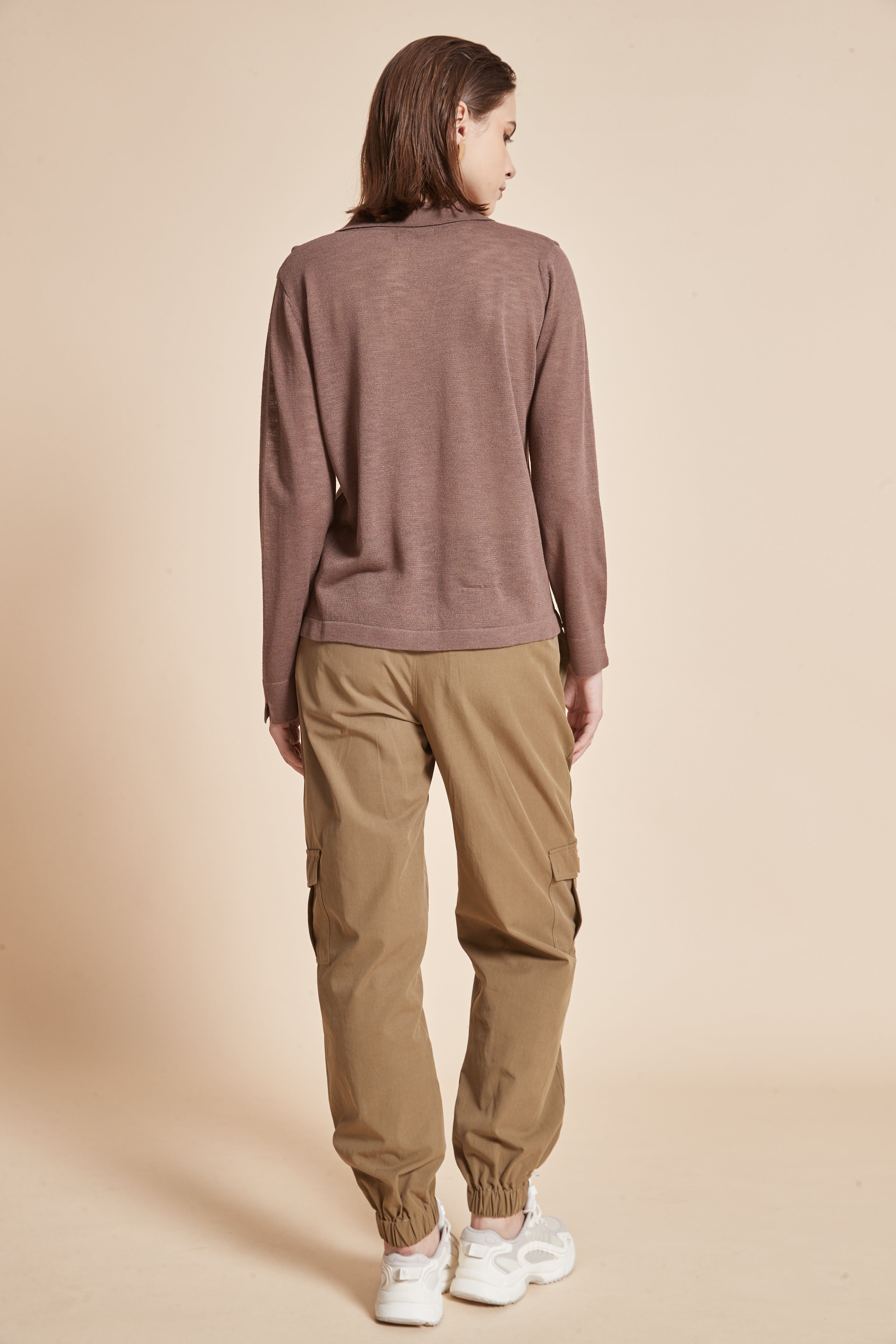 يولا بلوزة نسائية سادة بأكمام طويلة وياقة بفتحة رقبة v