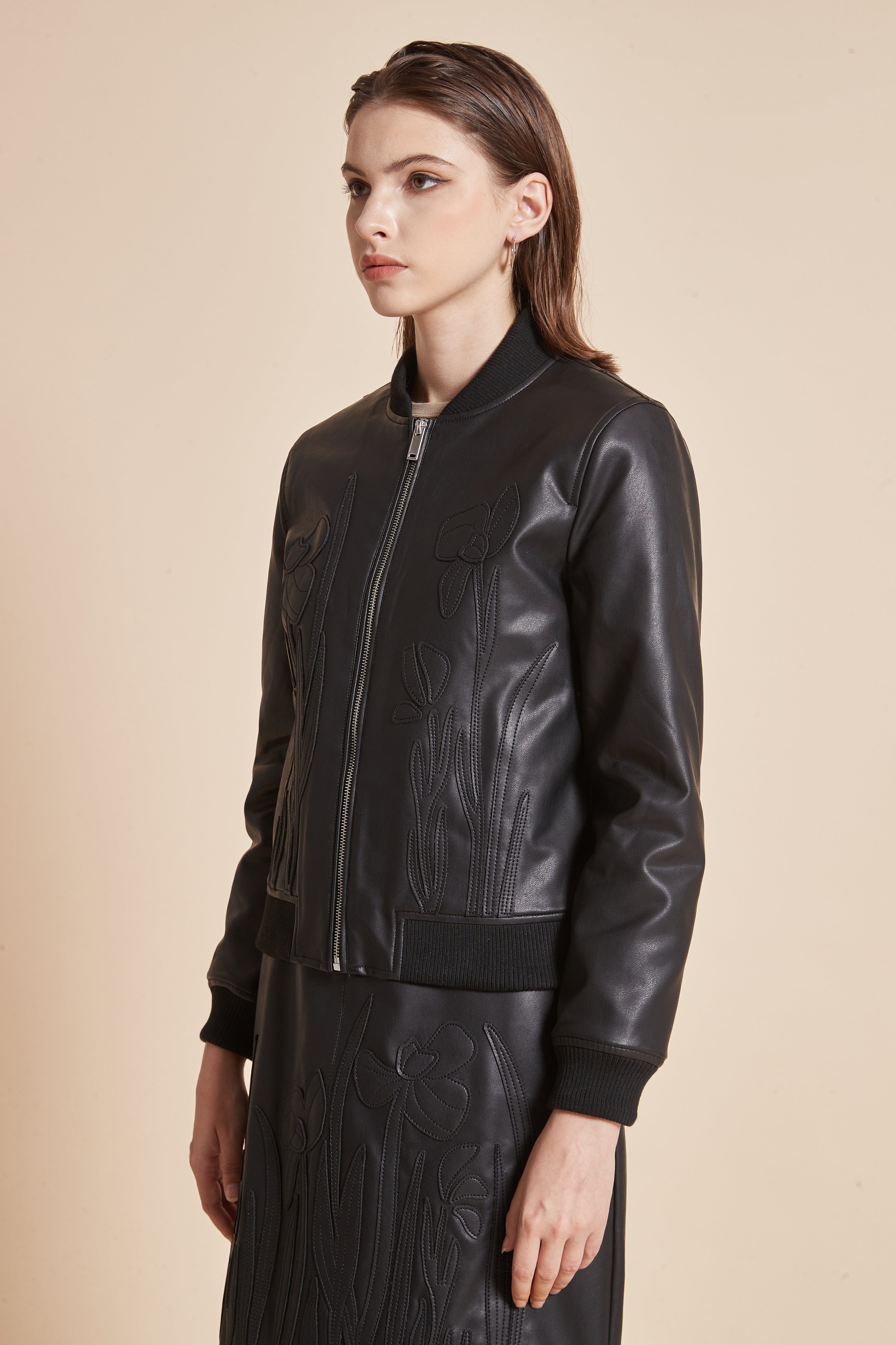 يولا جاكيت نسائي جلد بسحاب أمامي وأكمام طويلة