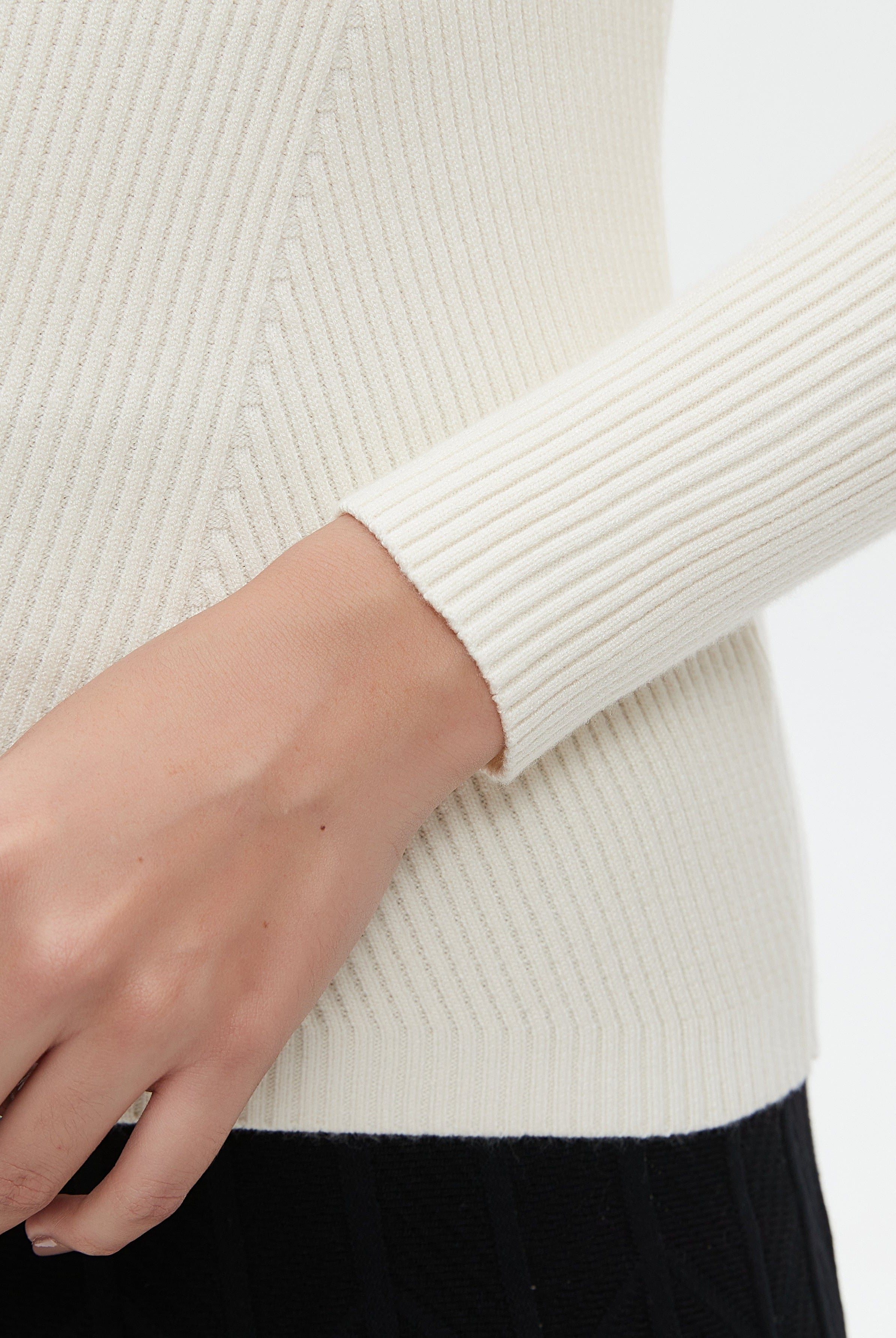 نتشي بلوفر مخطط كم طويل برقبة مرتفعة نسائي