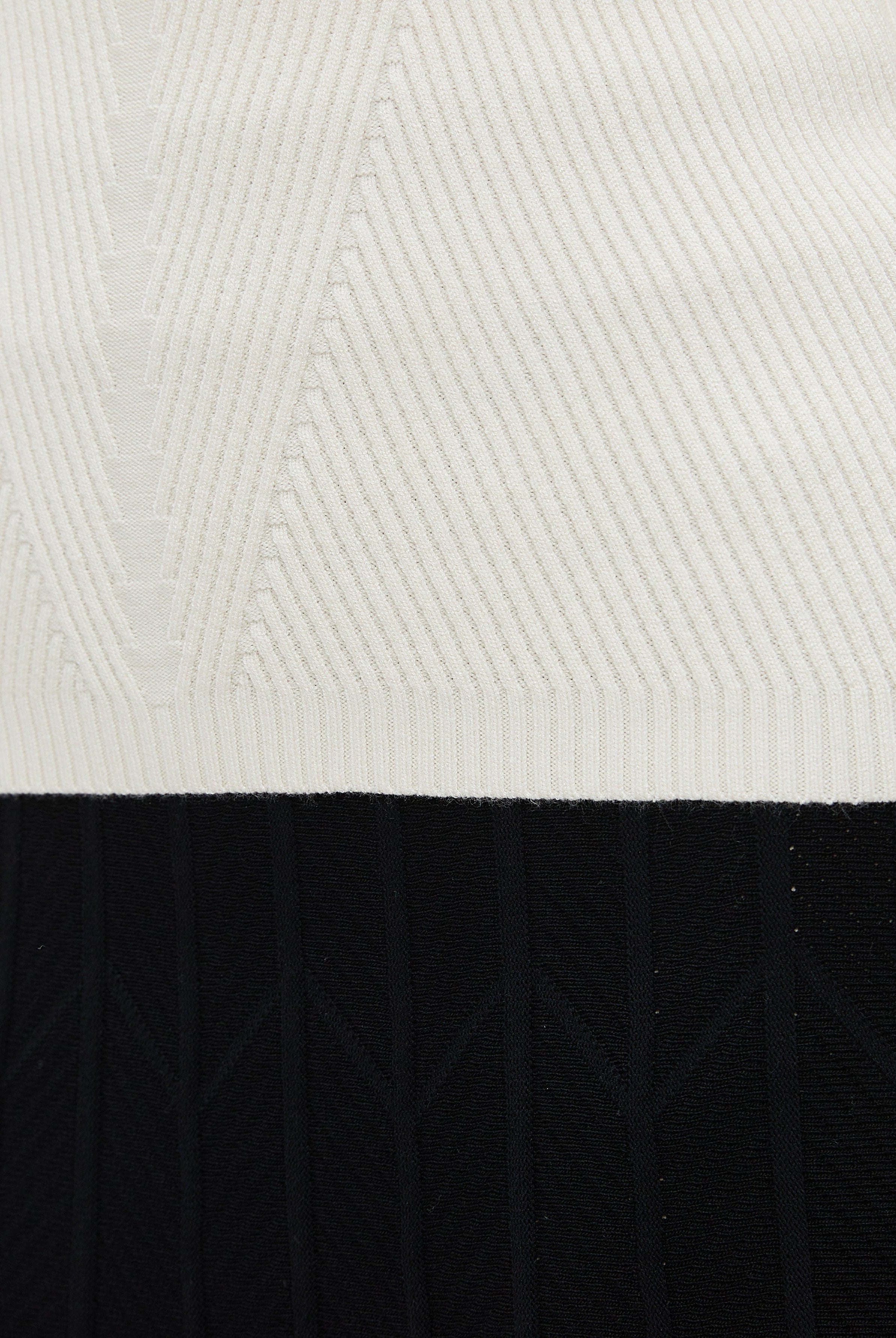 نتشي بلوفر مخطط كم طويل برقبة مرتفعة نسائي