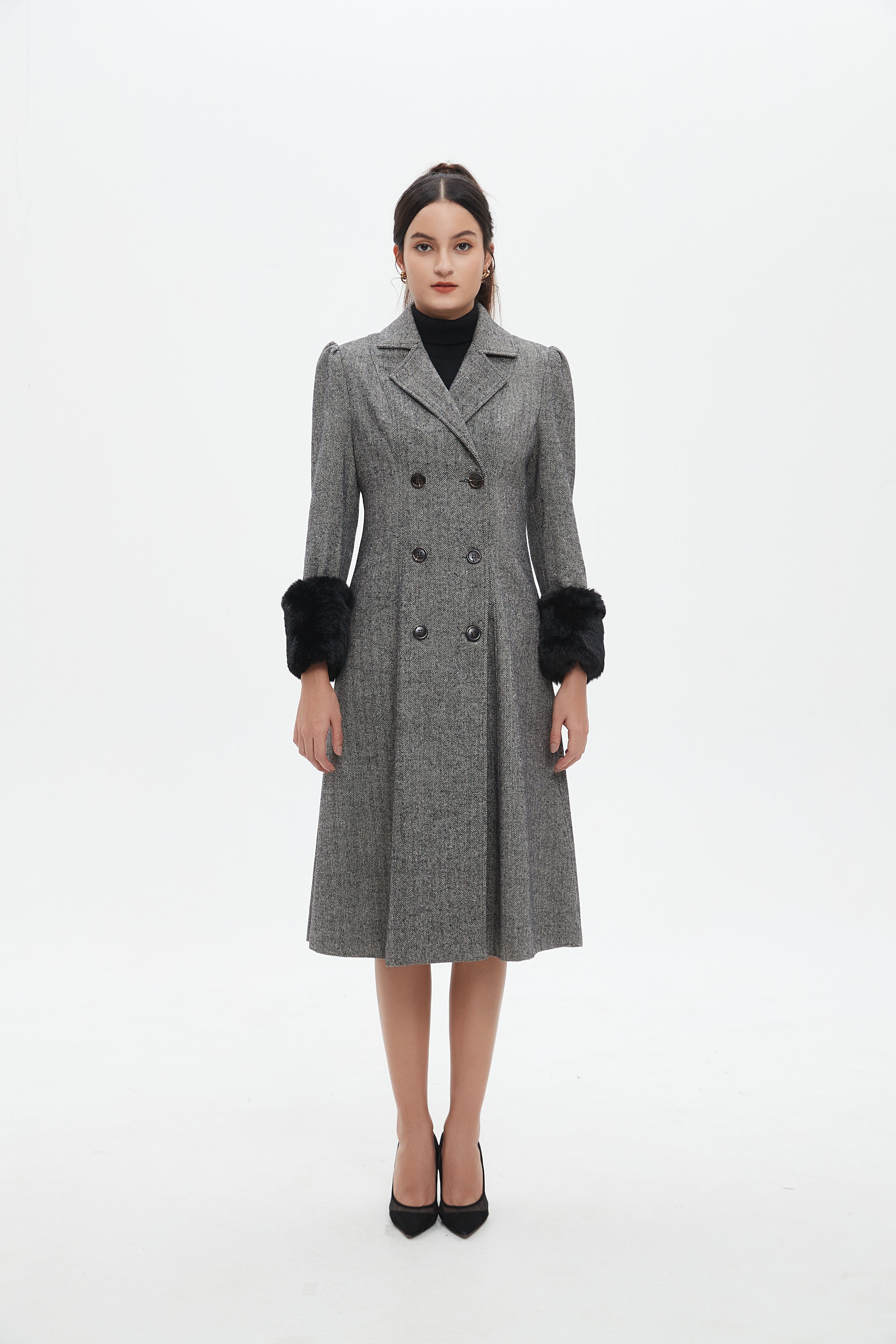 نتشي معطف بأكمام طويلة مزينة بفرو