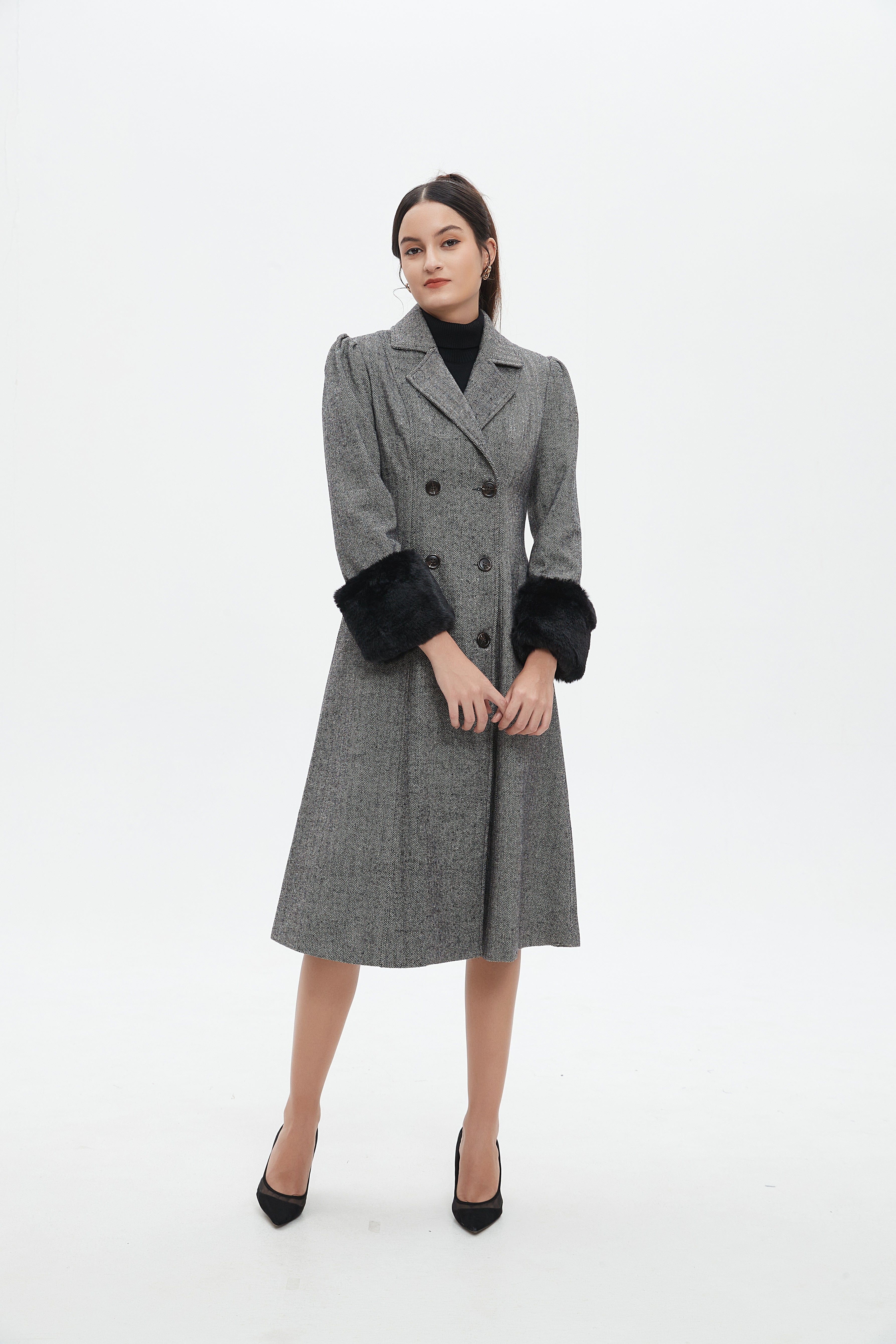 نتشي معطف بأكمام طويلة مزينة بفرو