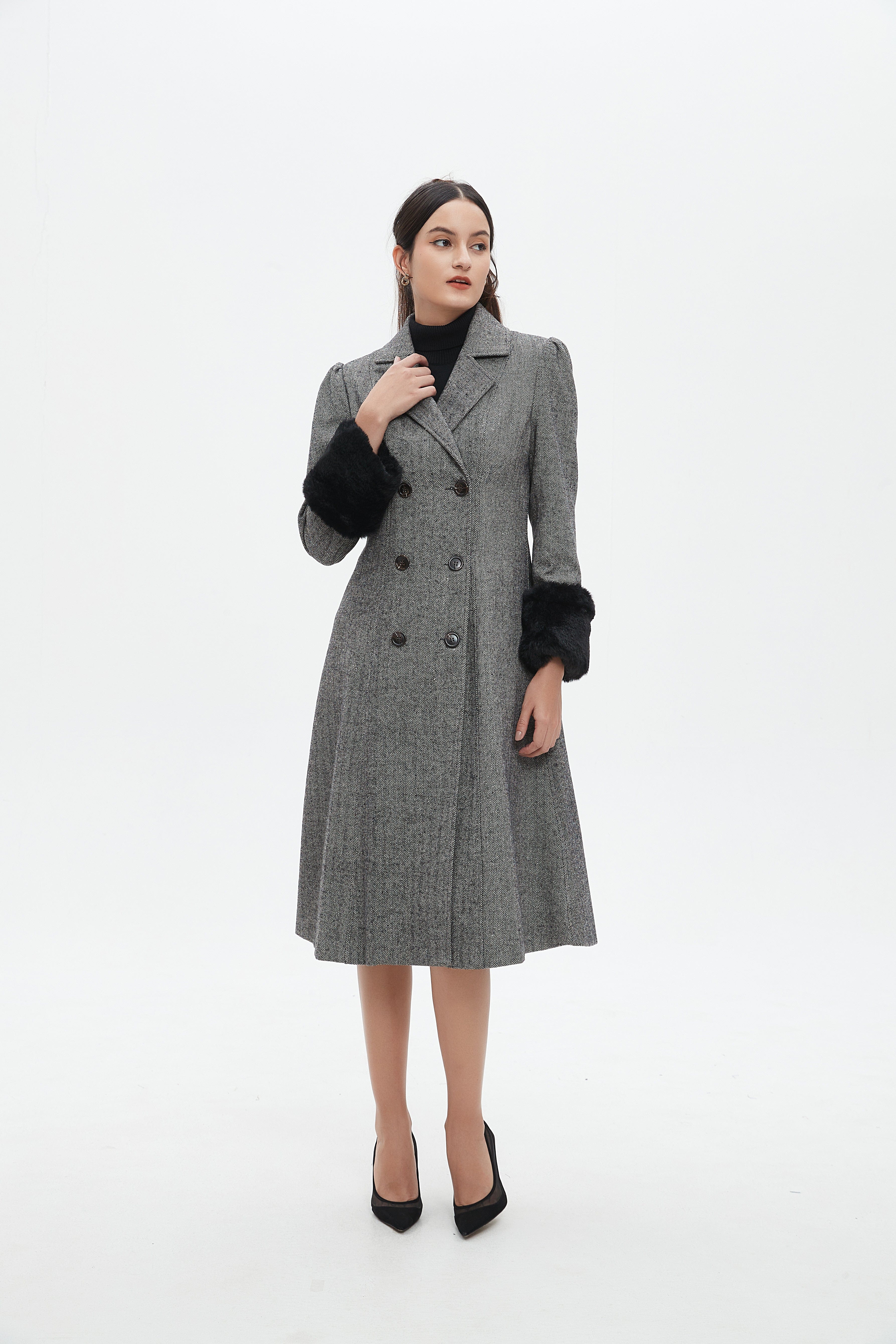 نتشي معطف بأكمام طويلة مزينة بفرو