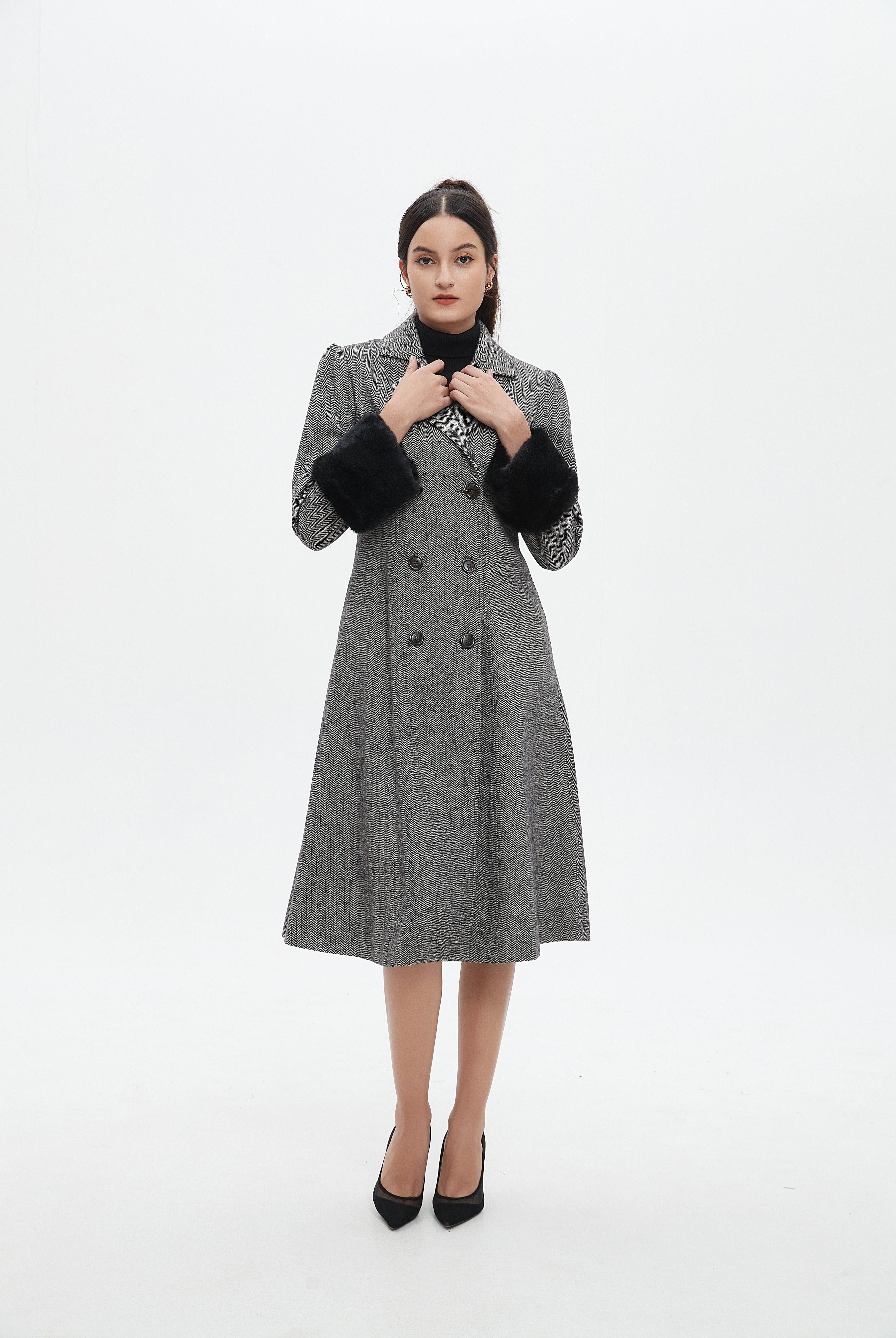 نتشي معطف بأكمام طويلة مزينة بفرو