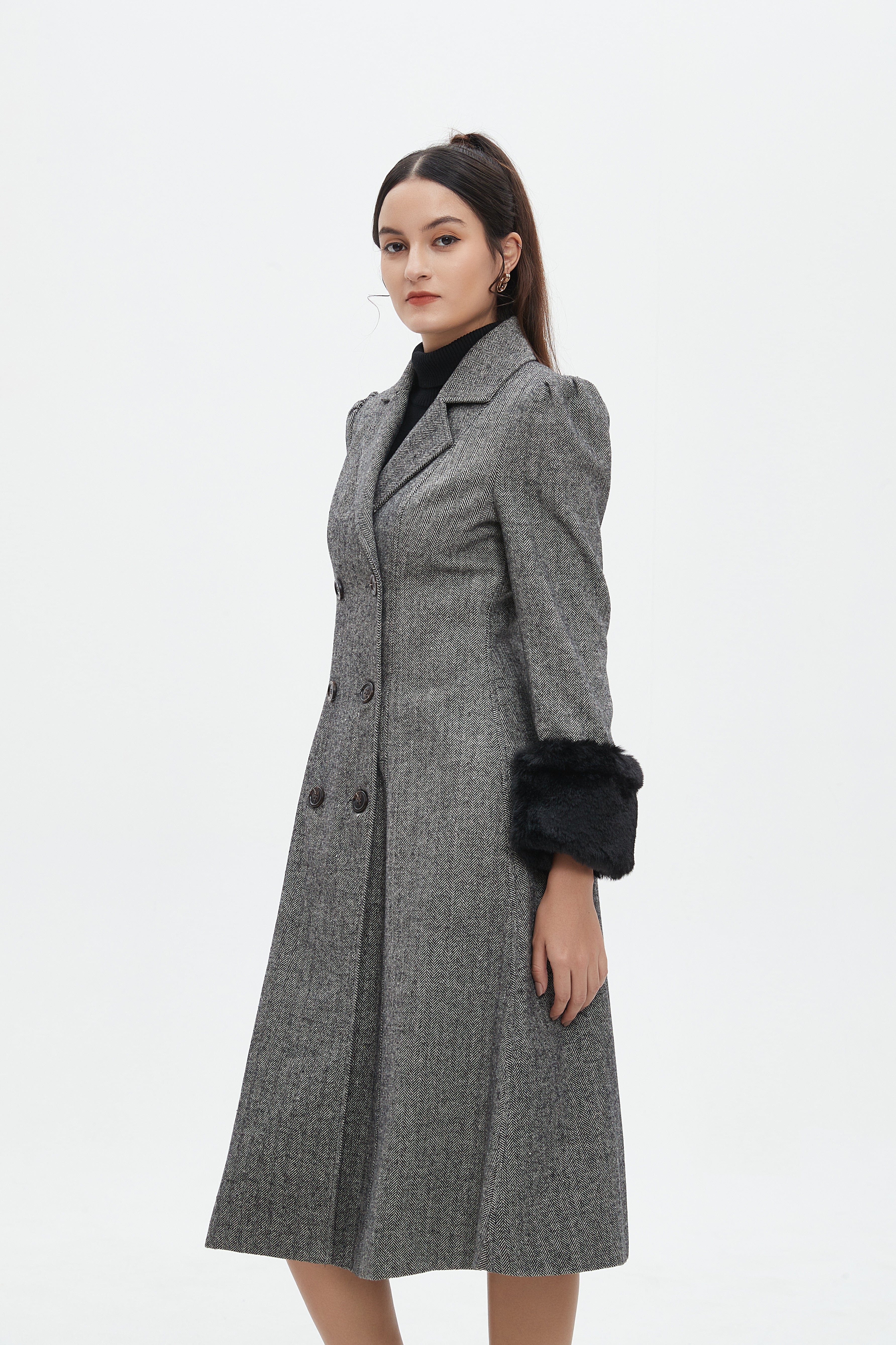 نتشي معطف بأكمام طويلة مزينة بفرو