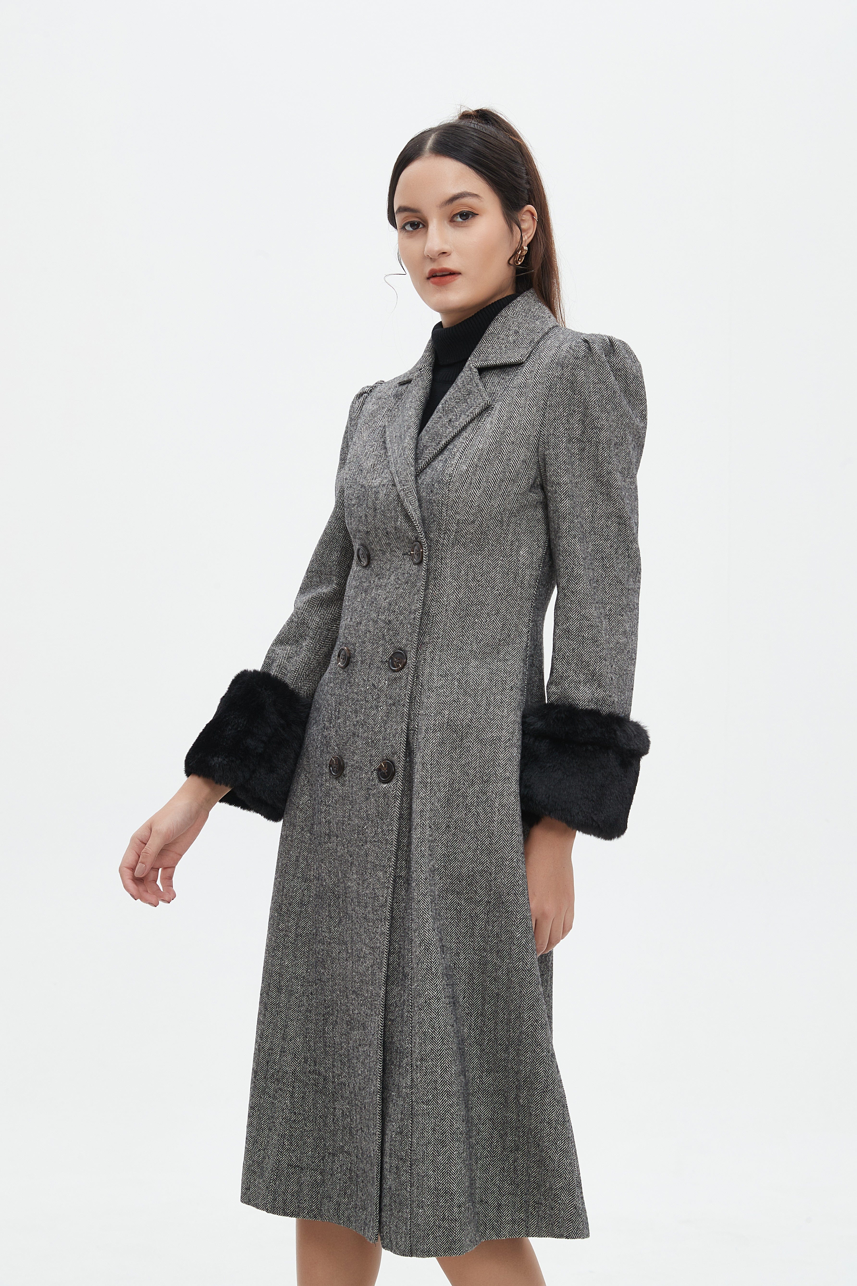 نتشي معطف بأكمام طويلة مزينة بفرو