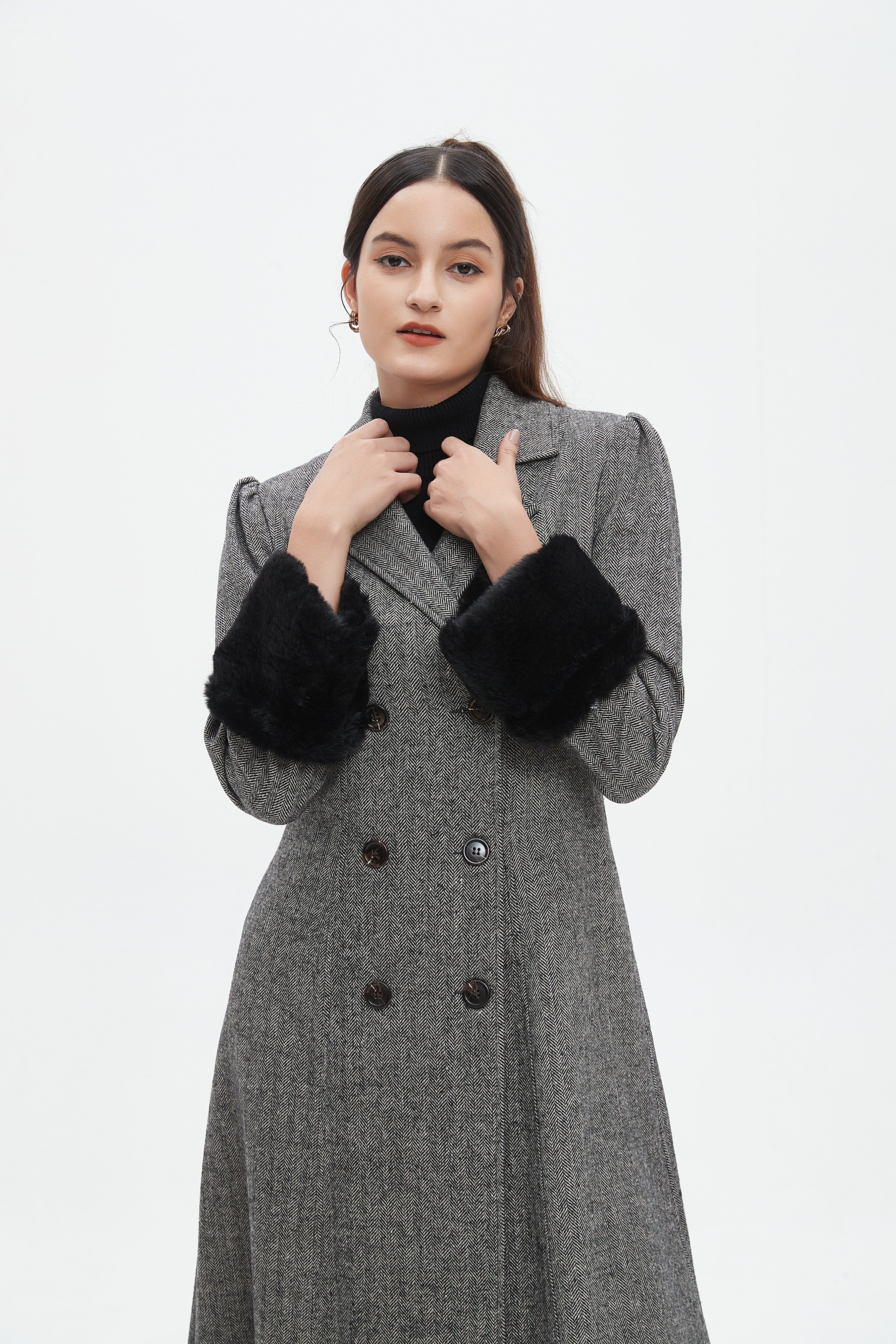 نتشي معطف بأكمام طويلة مزينة بفرو