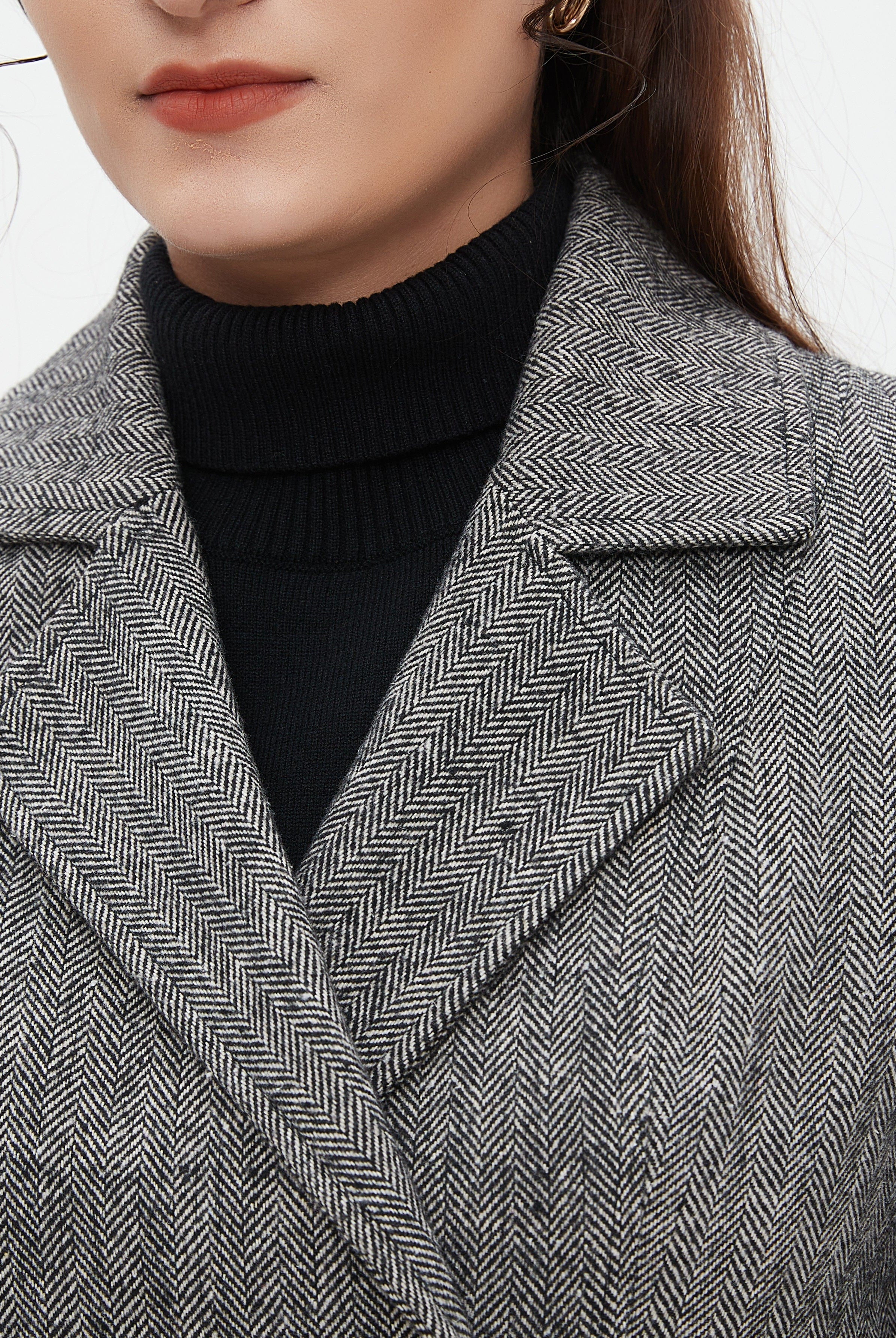 نتشي معطف بأكمام طويلة مزينة بفرو