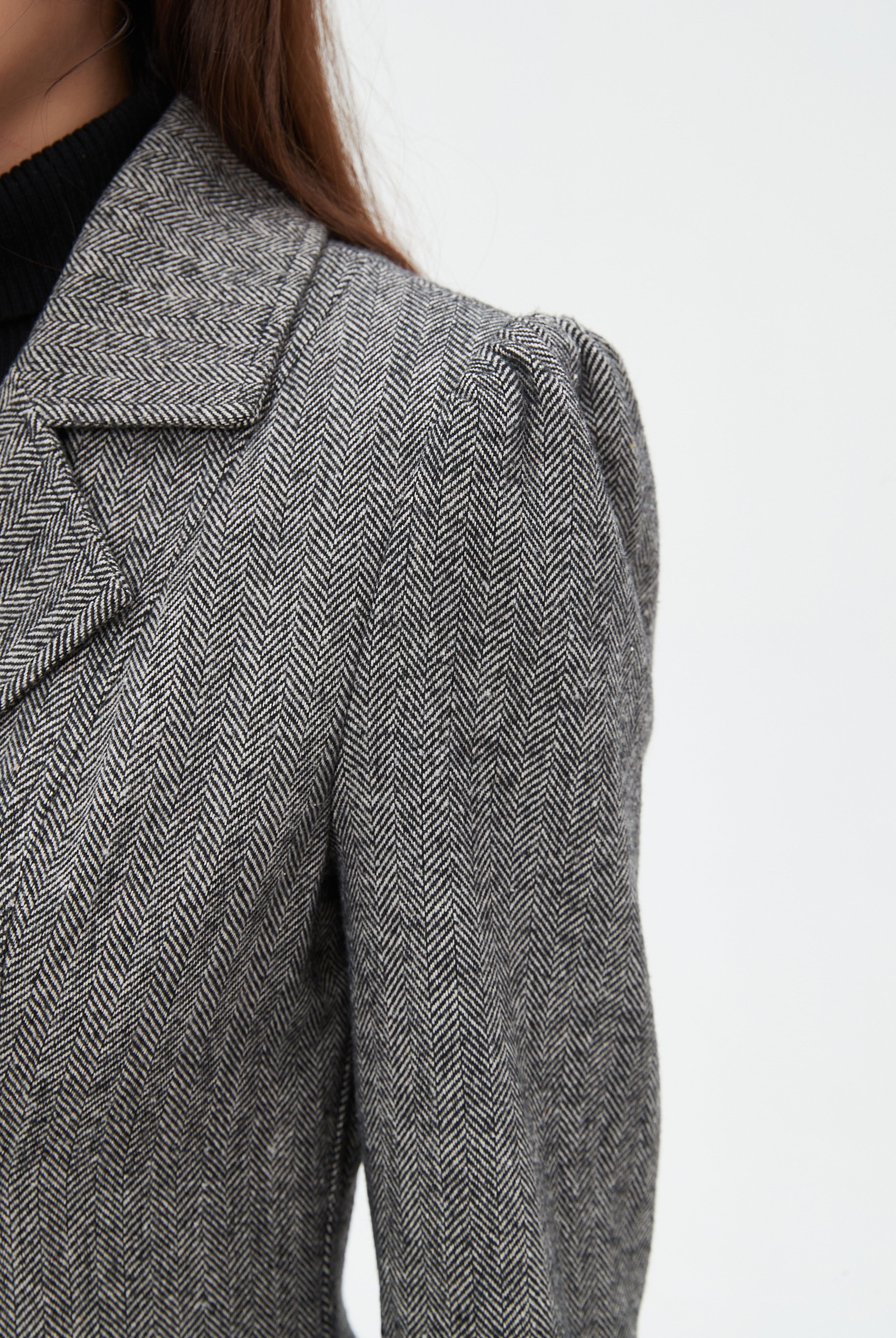 نتشي معطف بأكمام طويلة مزينة بفرو