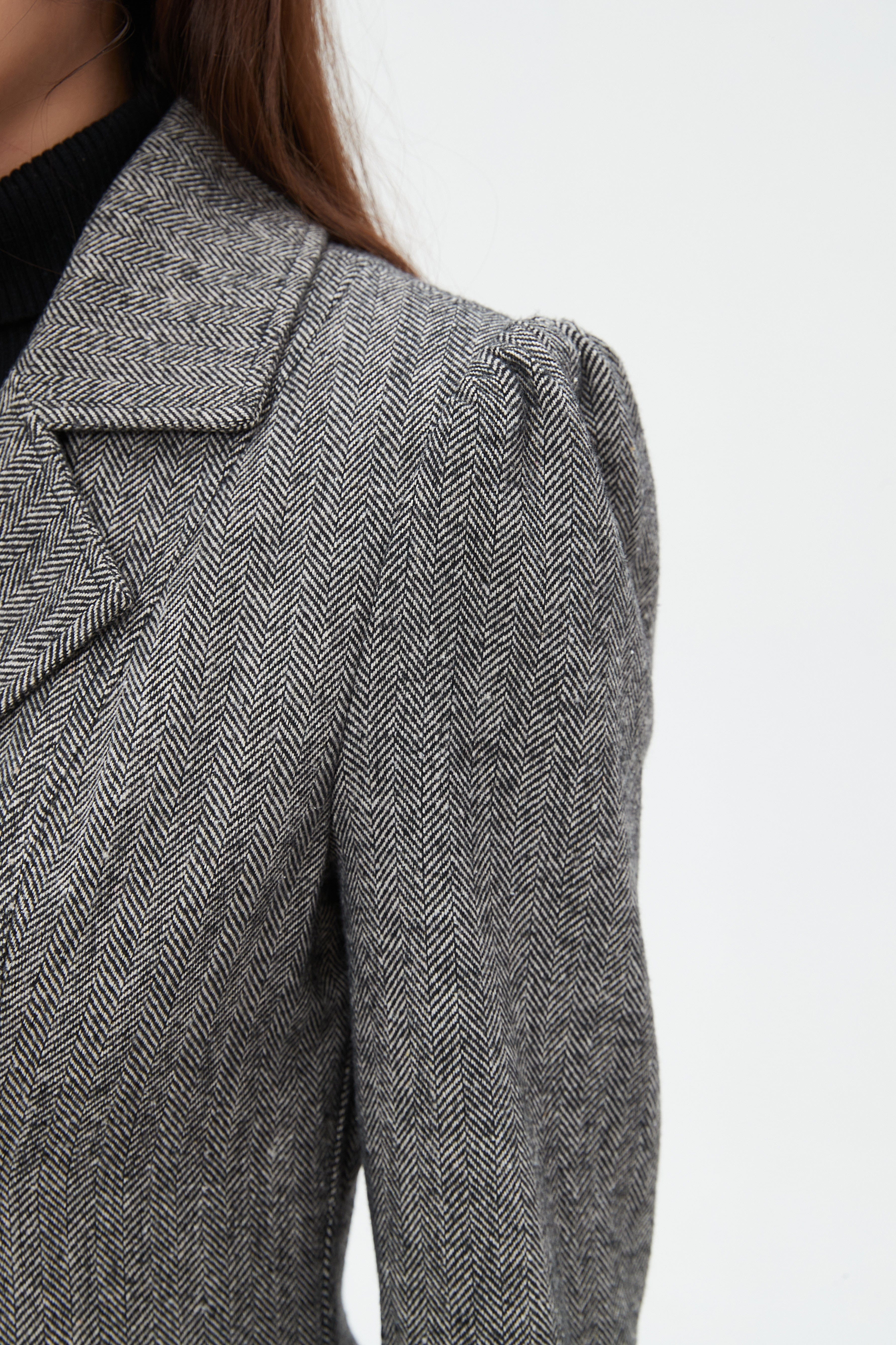 نتشي معطف بأكمام طويلة مزينة بفرو