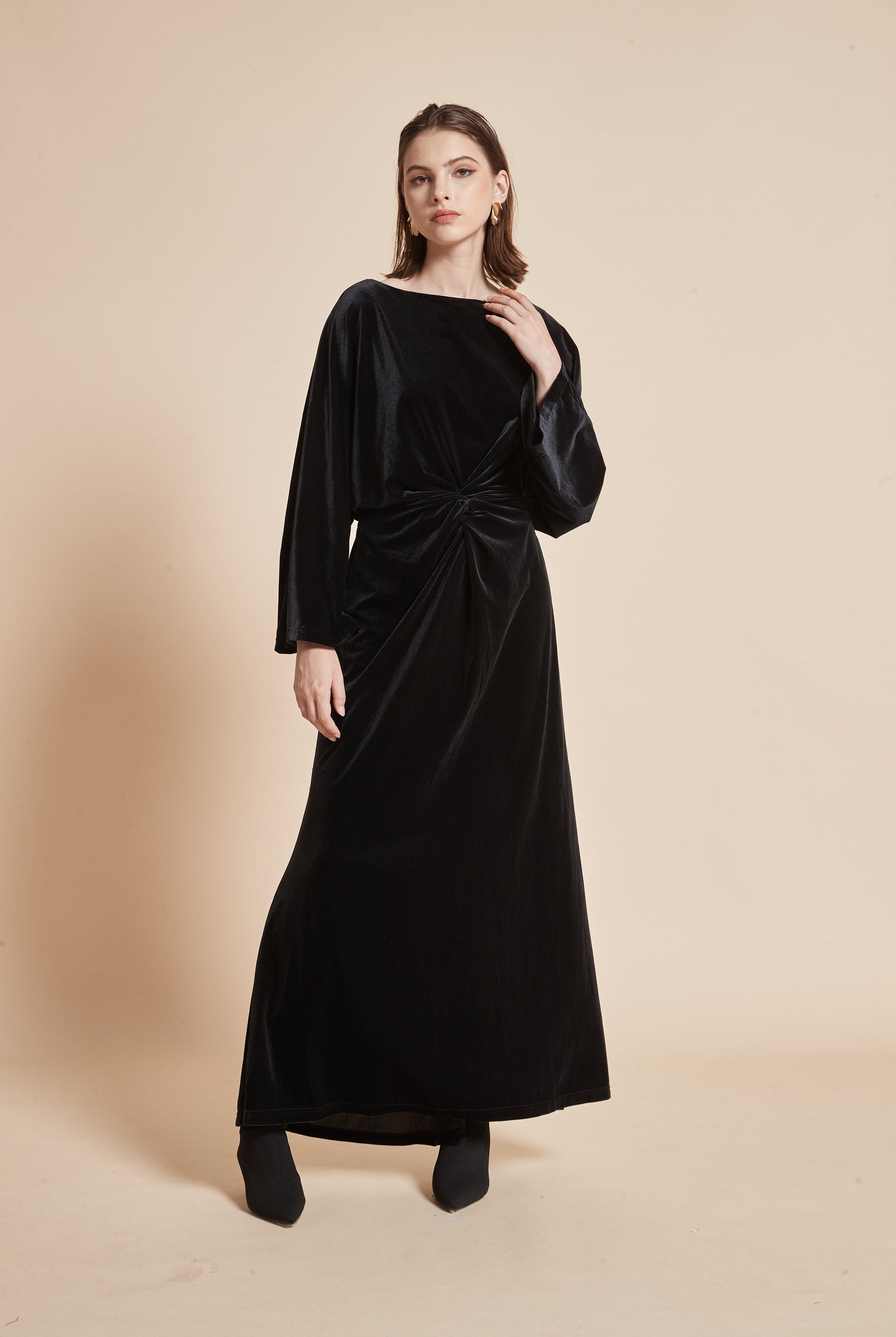 يولا فستان نسائي طويل مخملي بأكمام طويلة