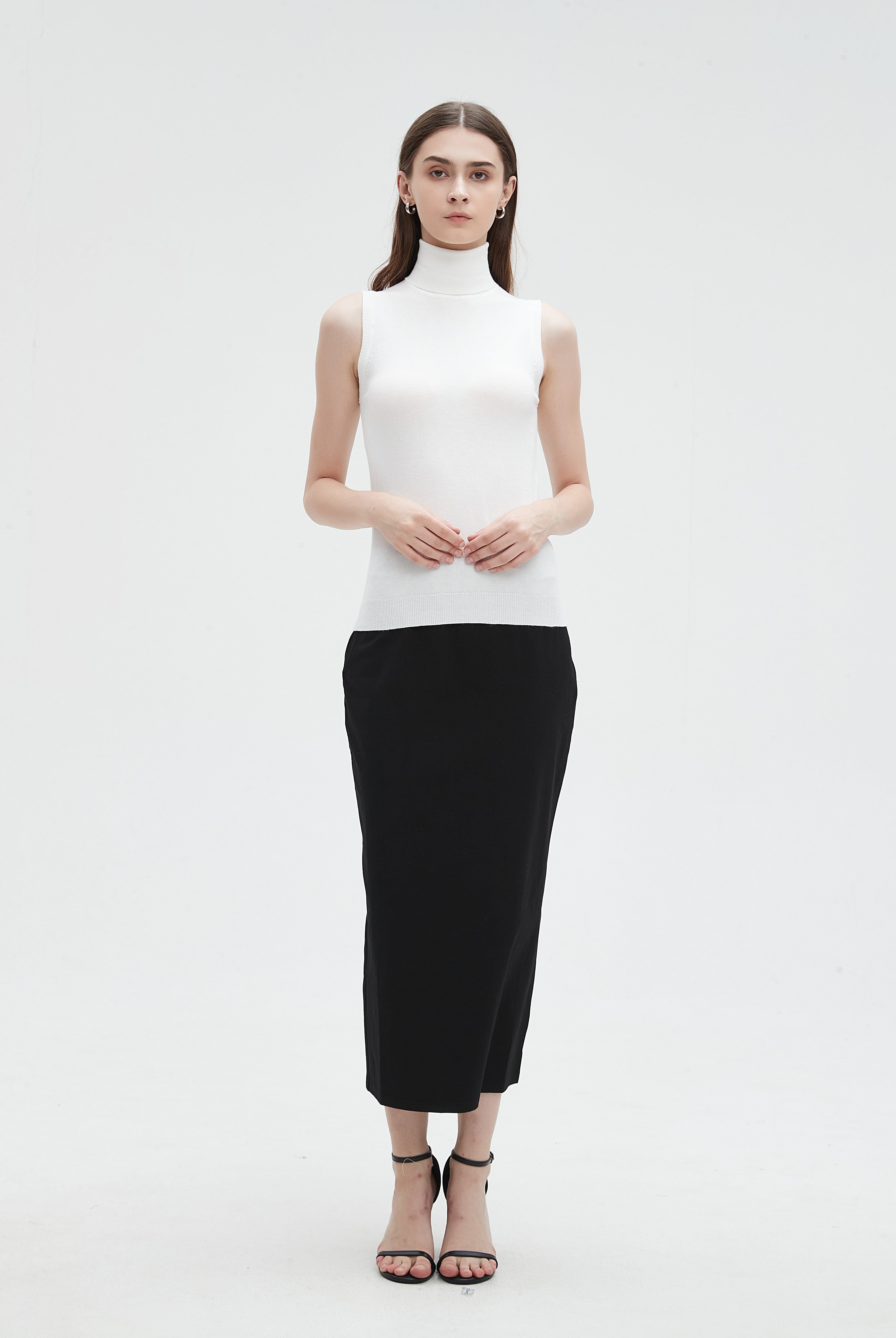 ميكا بلوزة كت برقبة بدون أكمام نسائي