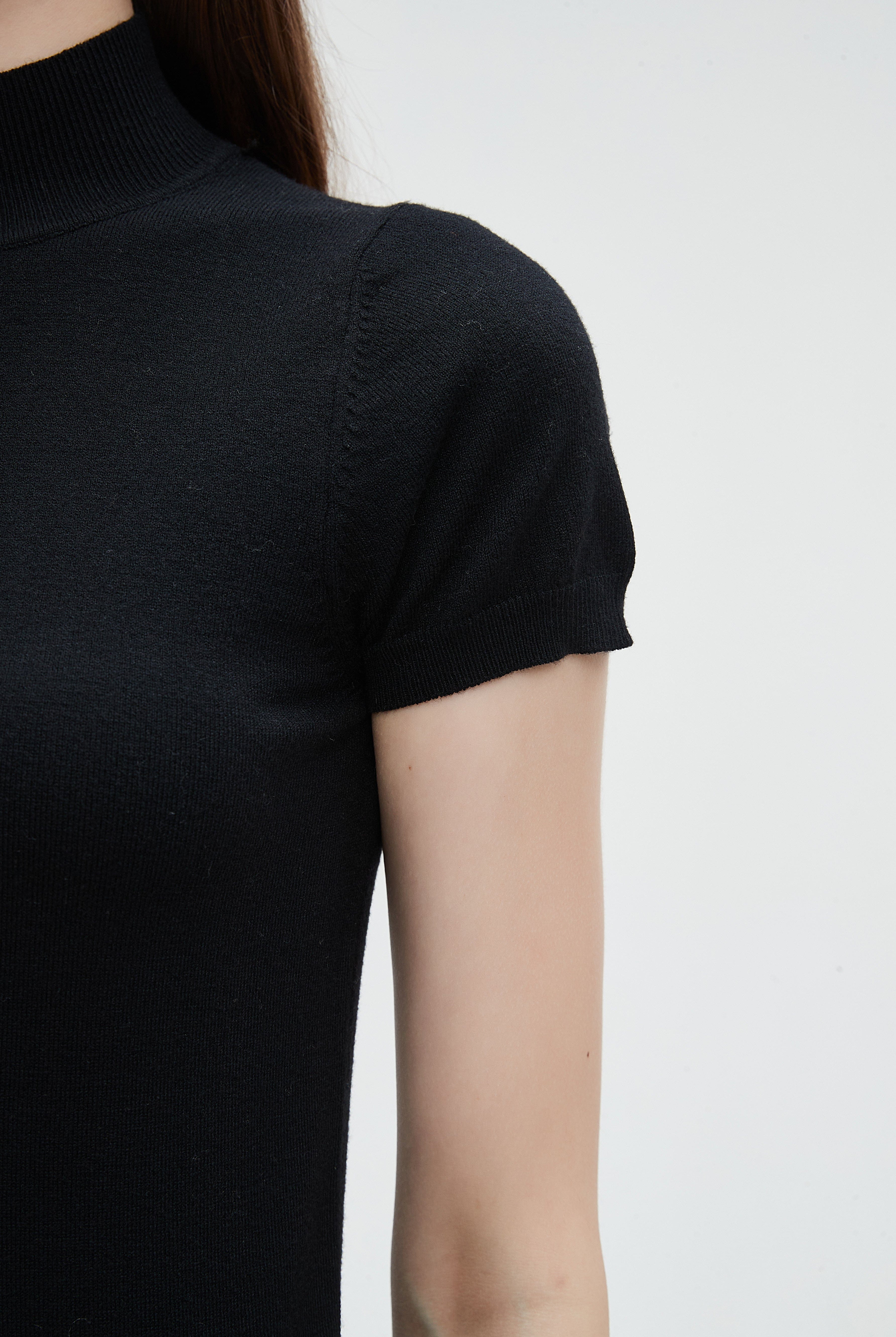 ميكا بلوزة سادة نص كم برقبة مرتفعة نسائي