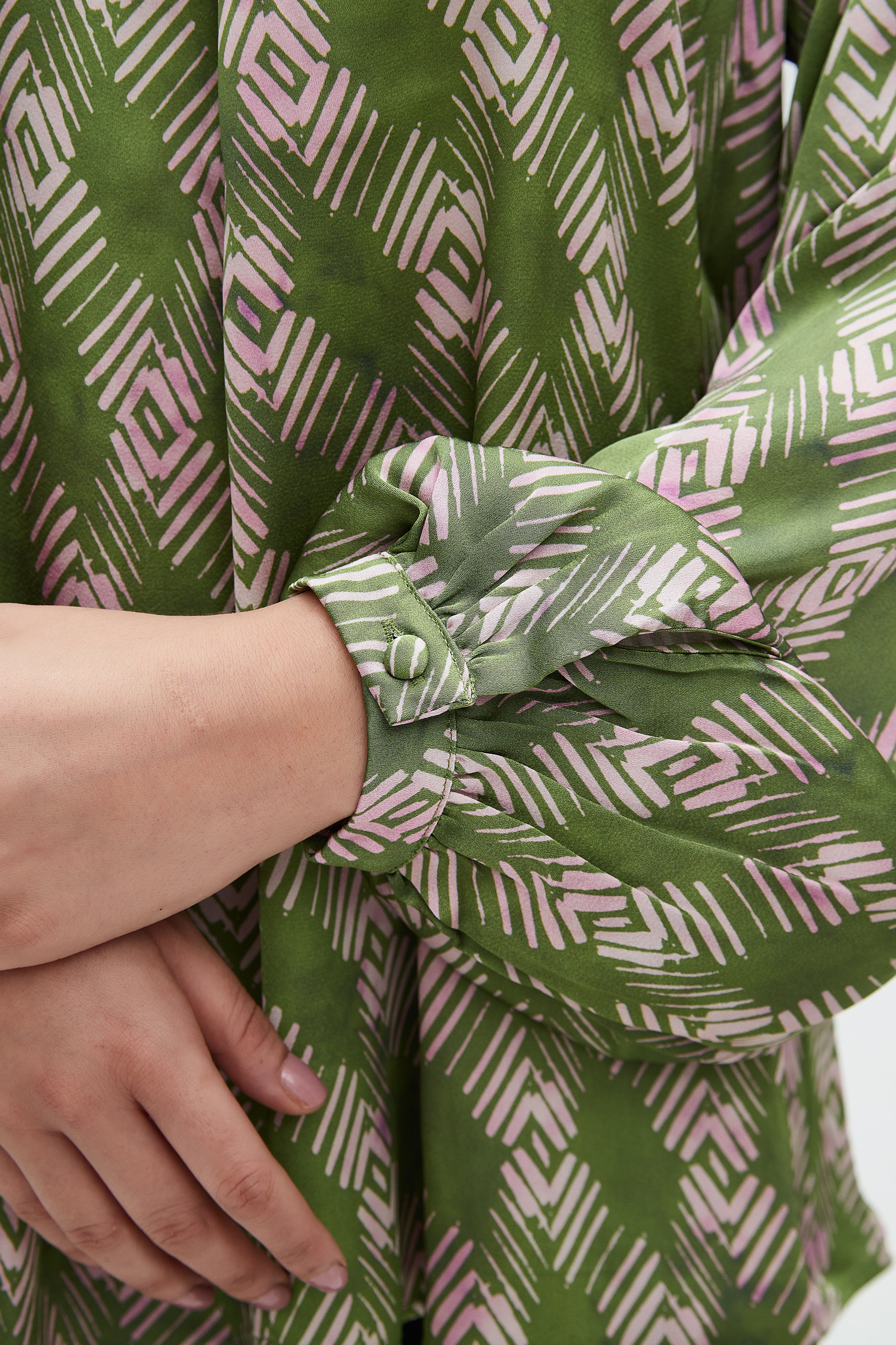 ู
ููุง ุจููุฒุฉ ูุณุงุฆูุฉ ุจูู
ูุงููุณ ุทููู