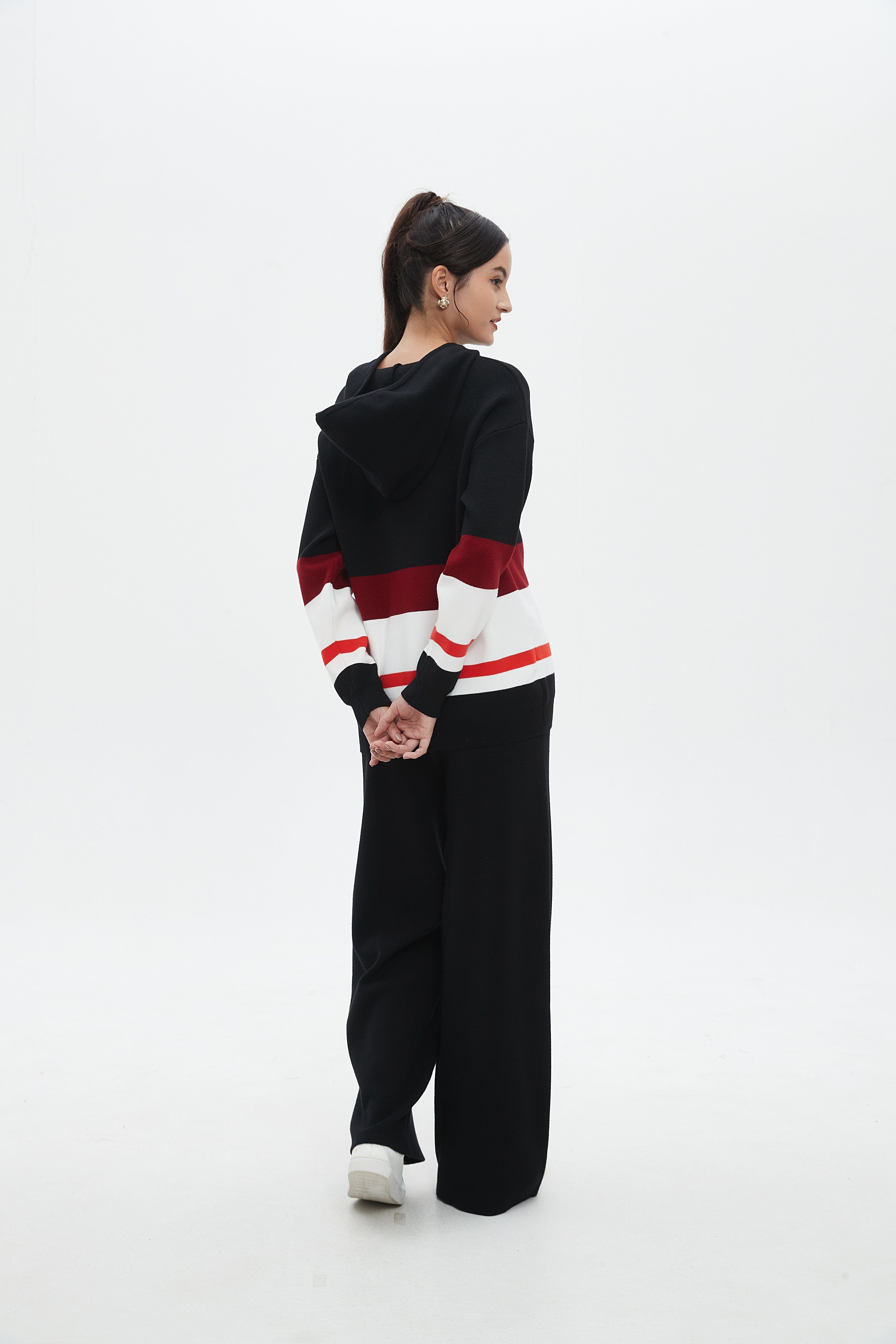 ميكا بلوزة نسائية شتوي ملونة بكم طويل وغطاء رأس