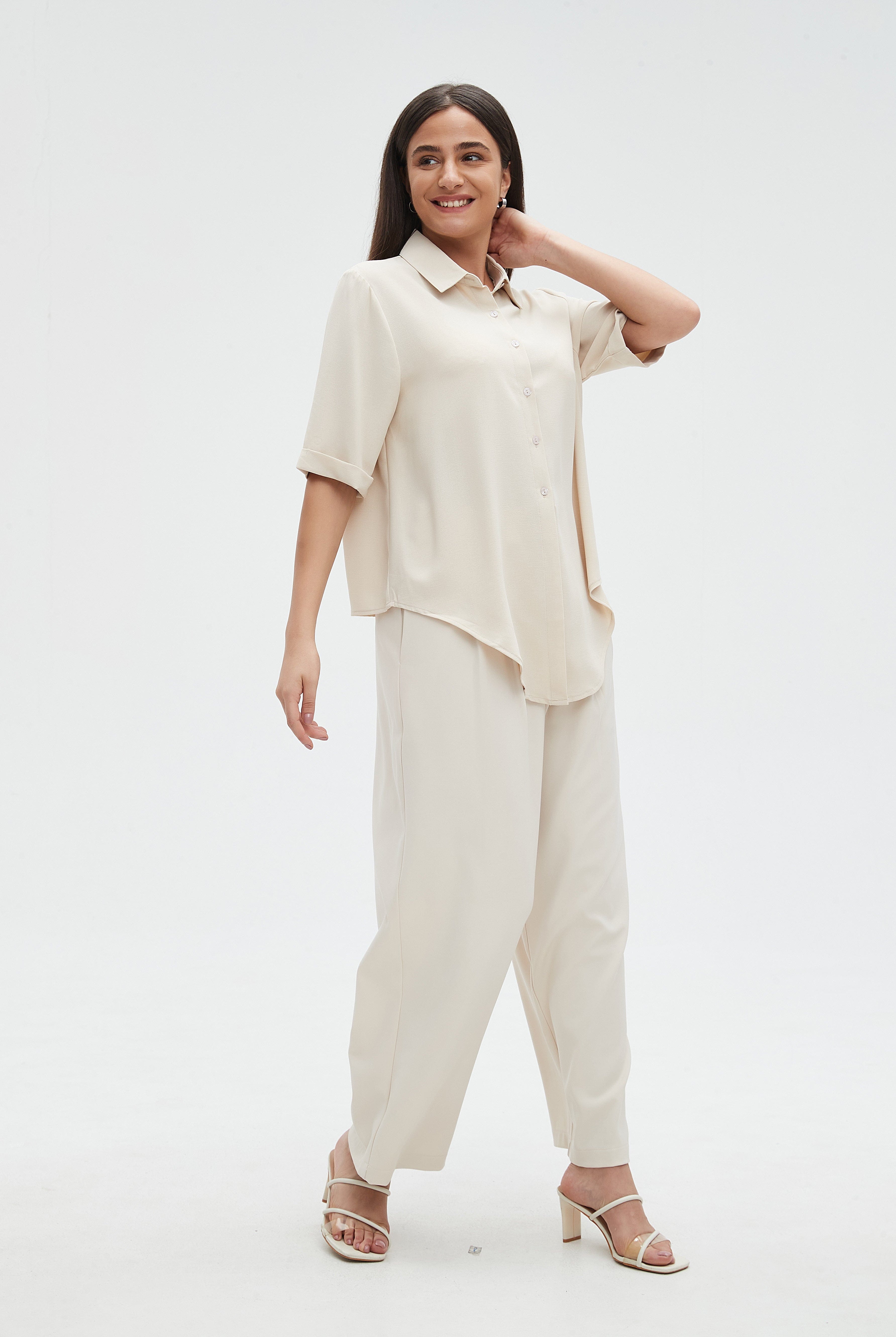 ميكا قميص سادة نص كم بأزرار أمامية نسائي