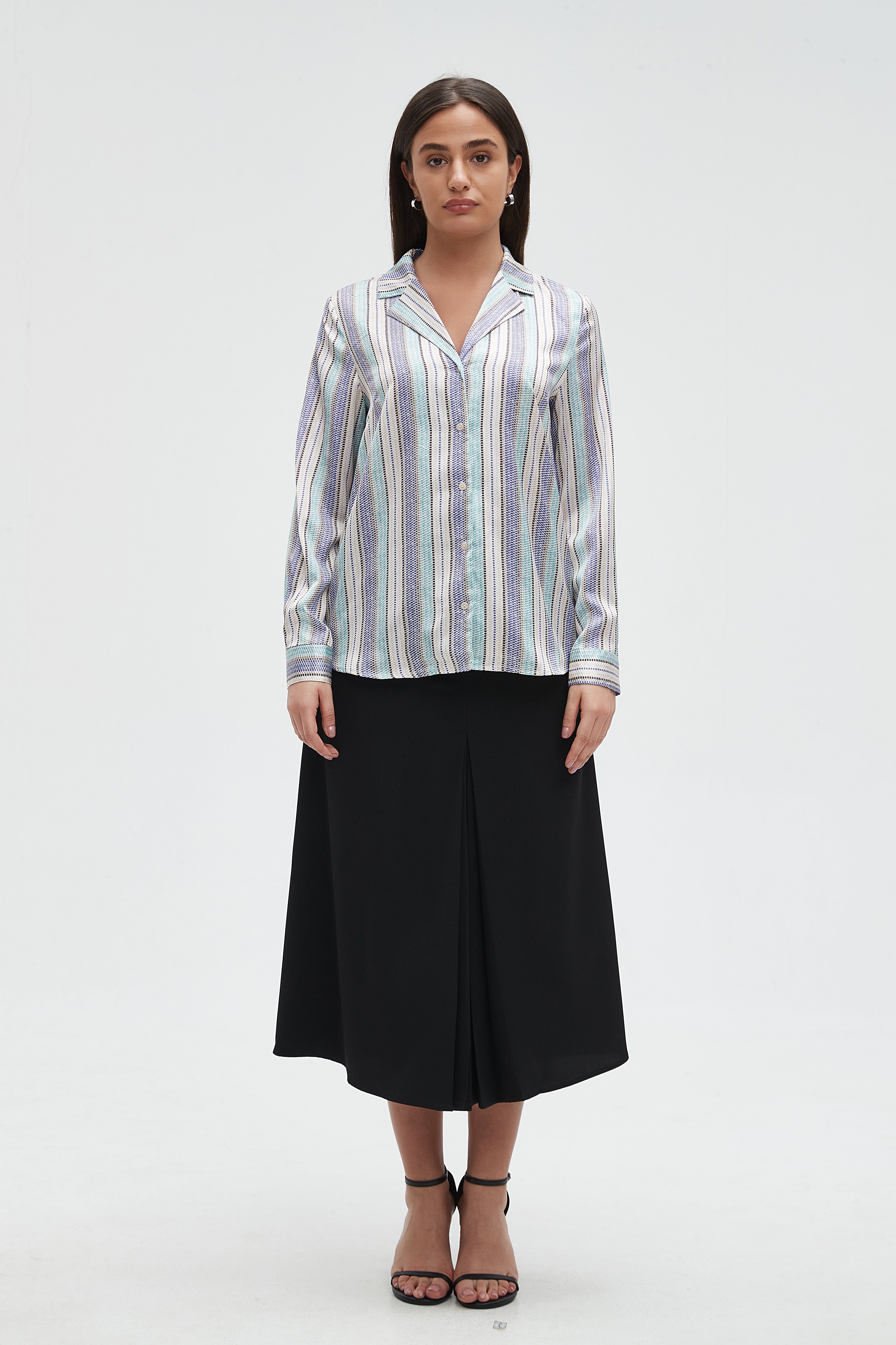 ميكا بلوزة نسائية مخططة بالطول بأكمام طويلة