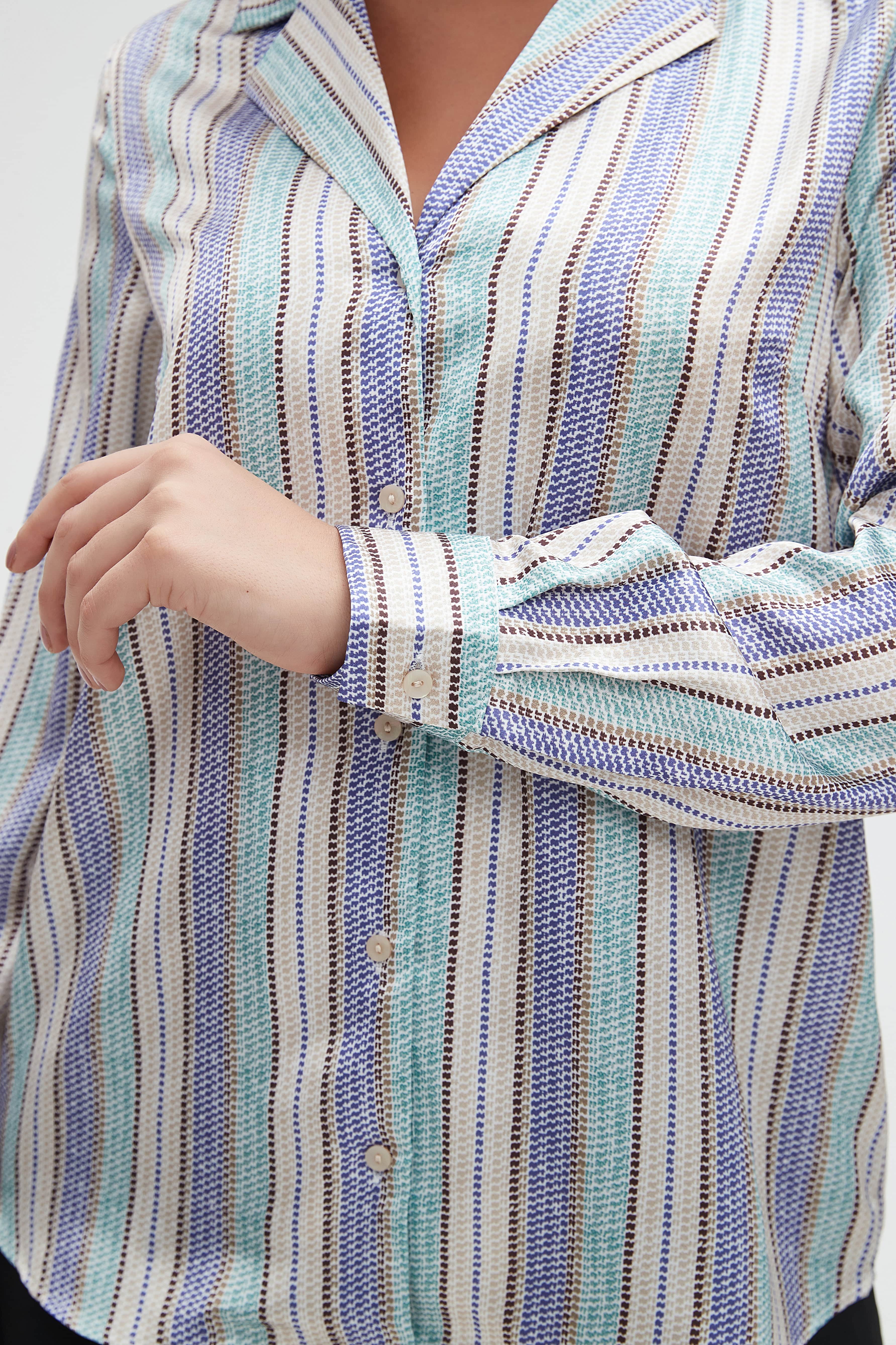 ميكا بلوزة نسائية مخططة بالطول بأكمام طويلة