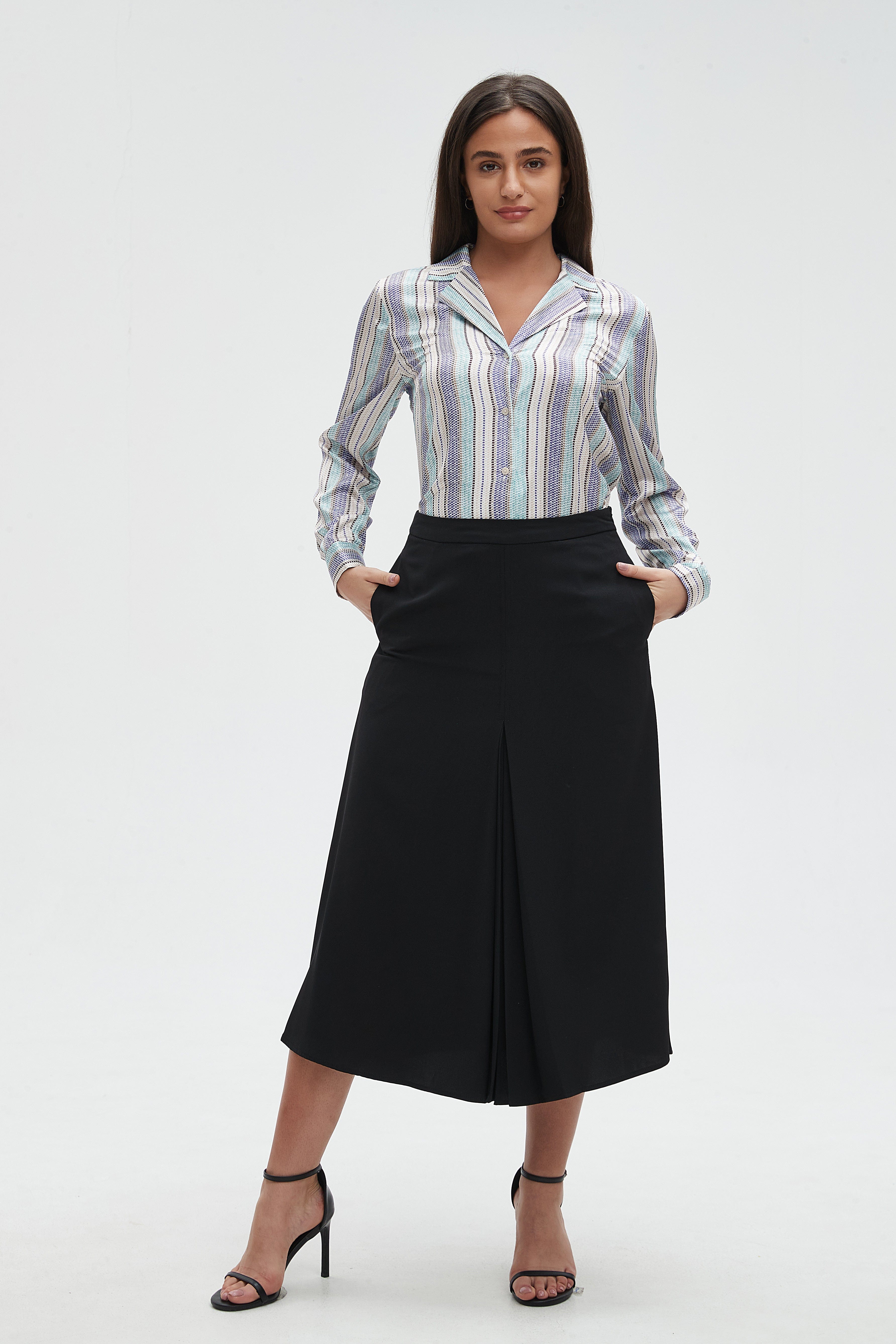 ميكا بلوزة نسائية مخططة بالطول بأكمام طويلة