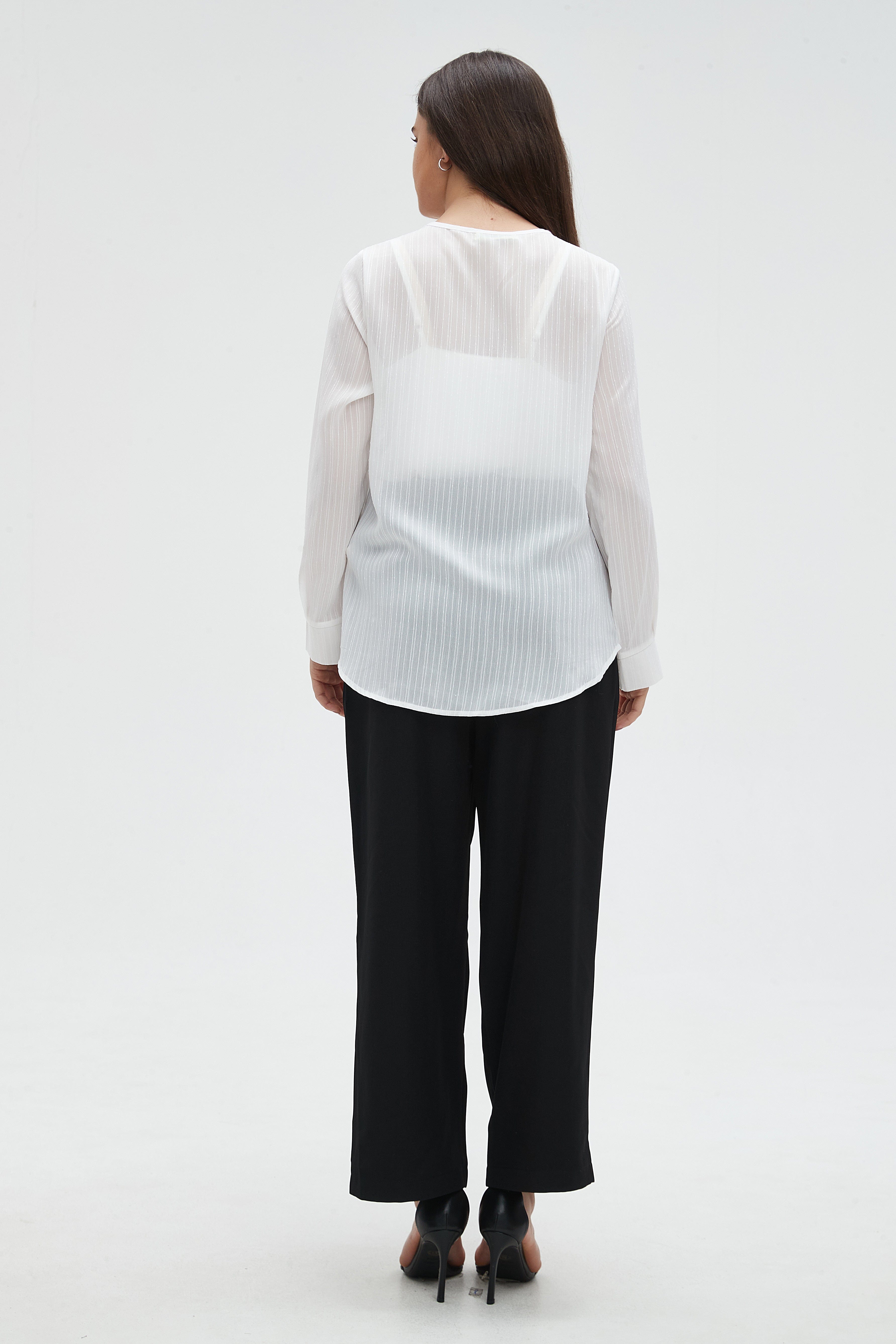 ميكا بلوزة نسائية بطبعة ورد وأكمام طويلة