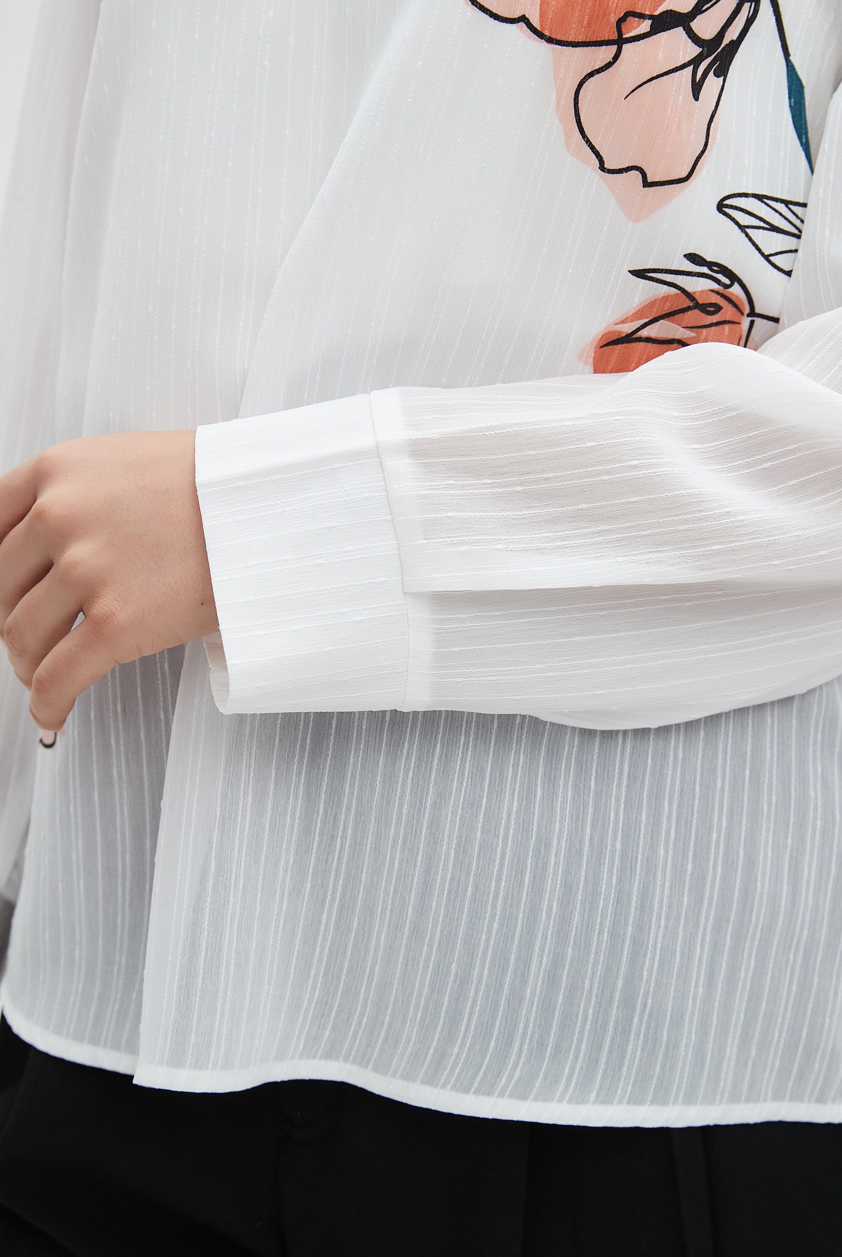 ميكا بلوزة نسائية بطبعة ورد وأكمام طويلة