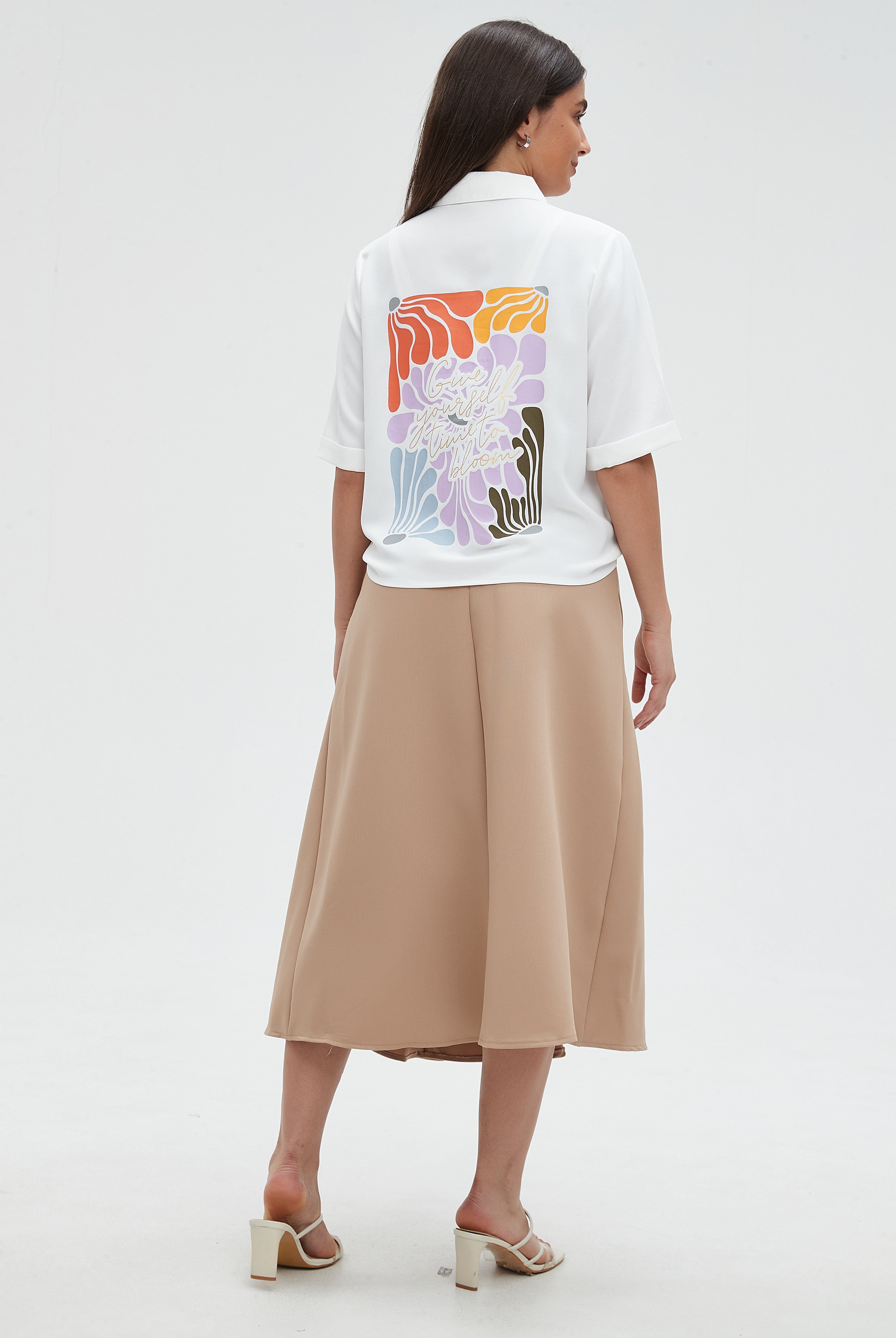 ميكا قميص سادة نص كم بأزرار أمامية نسائي