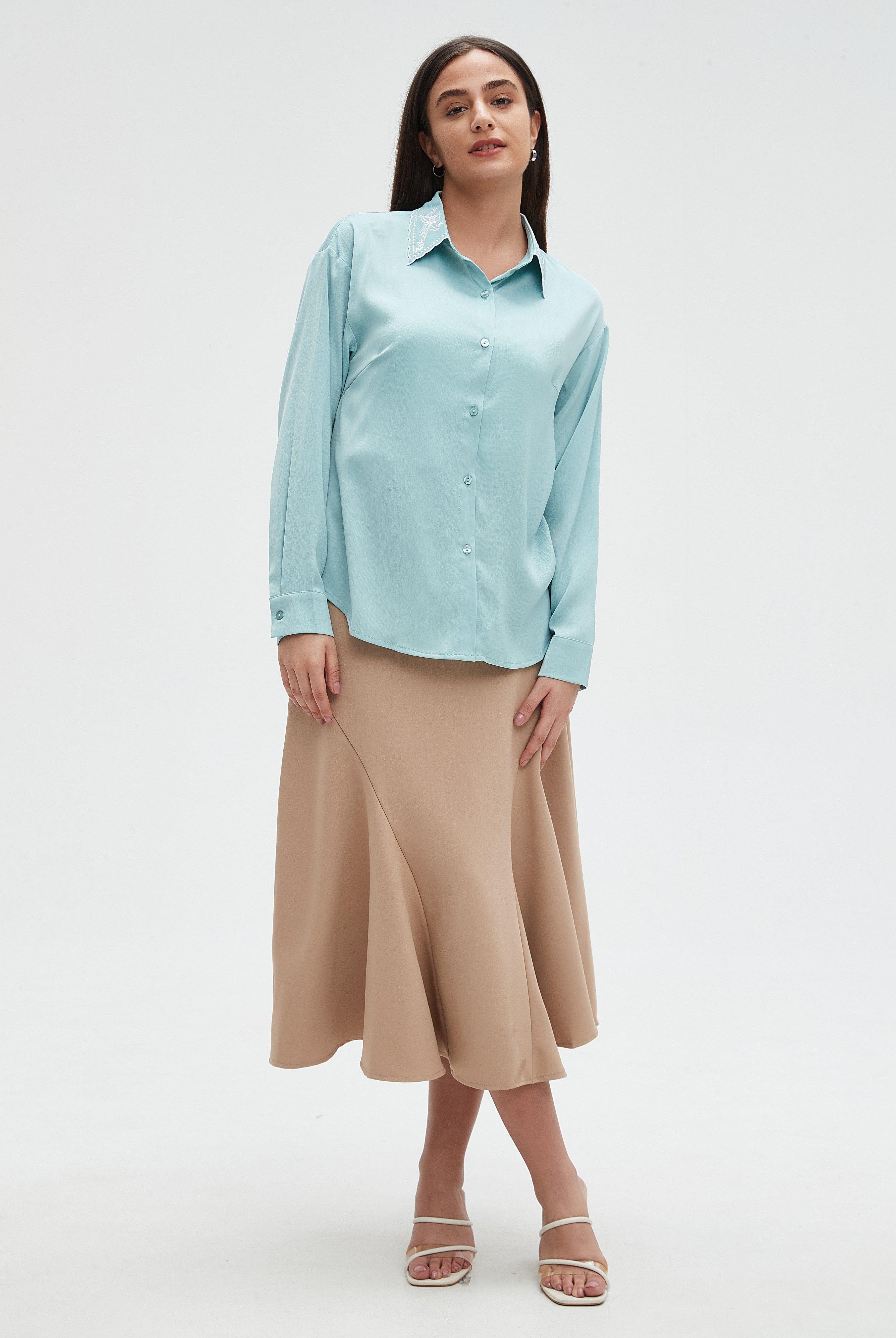 ميكا بلوزة نسائية سادة بياقة وأكمام طويلة