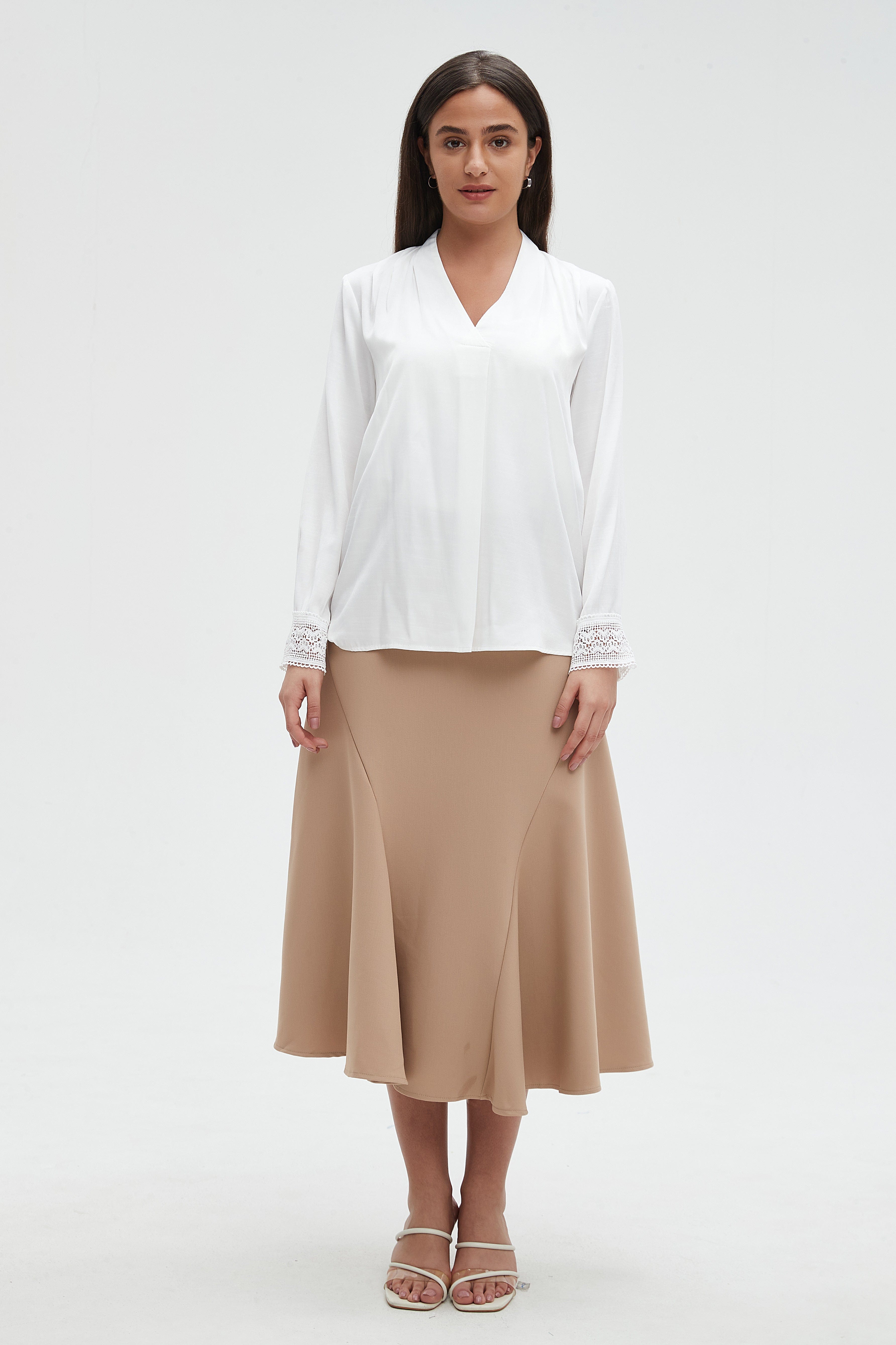 ู
ููุง ุจููุฒุฉ ูุณุงุฆูุฉ ุจุฃูู
ุงู
ุทูููุฉ ูููุดุฉ ุนูู ุงููุฏ