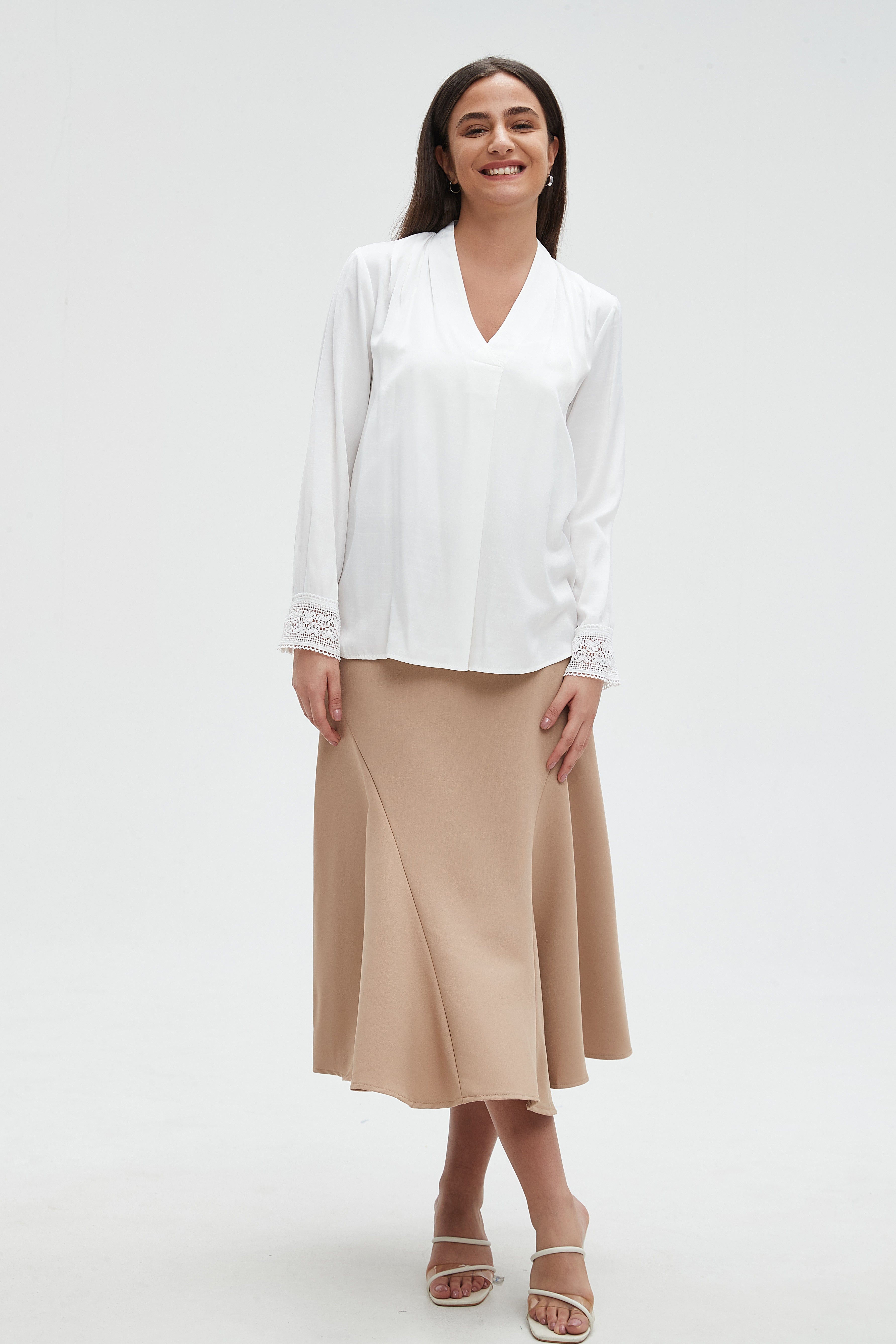 ู
ููุง ุจููุฒุฉ ูุณุงุฆูุฉ ุจุฃูู
ุงู
ุทูููุฉ ูููุดุฉ ุนูู ุงููุฏ