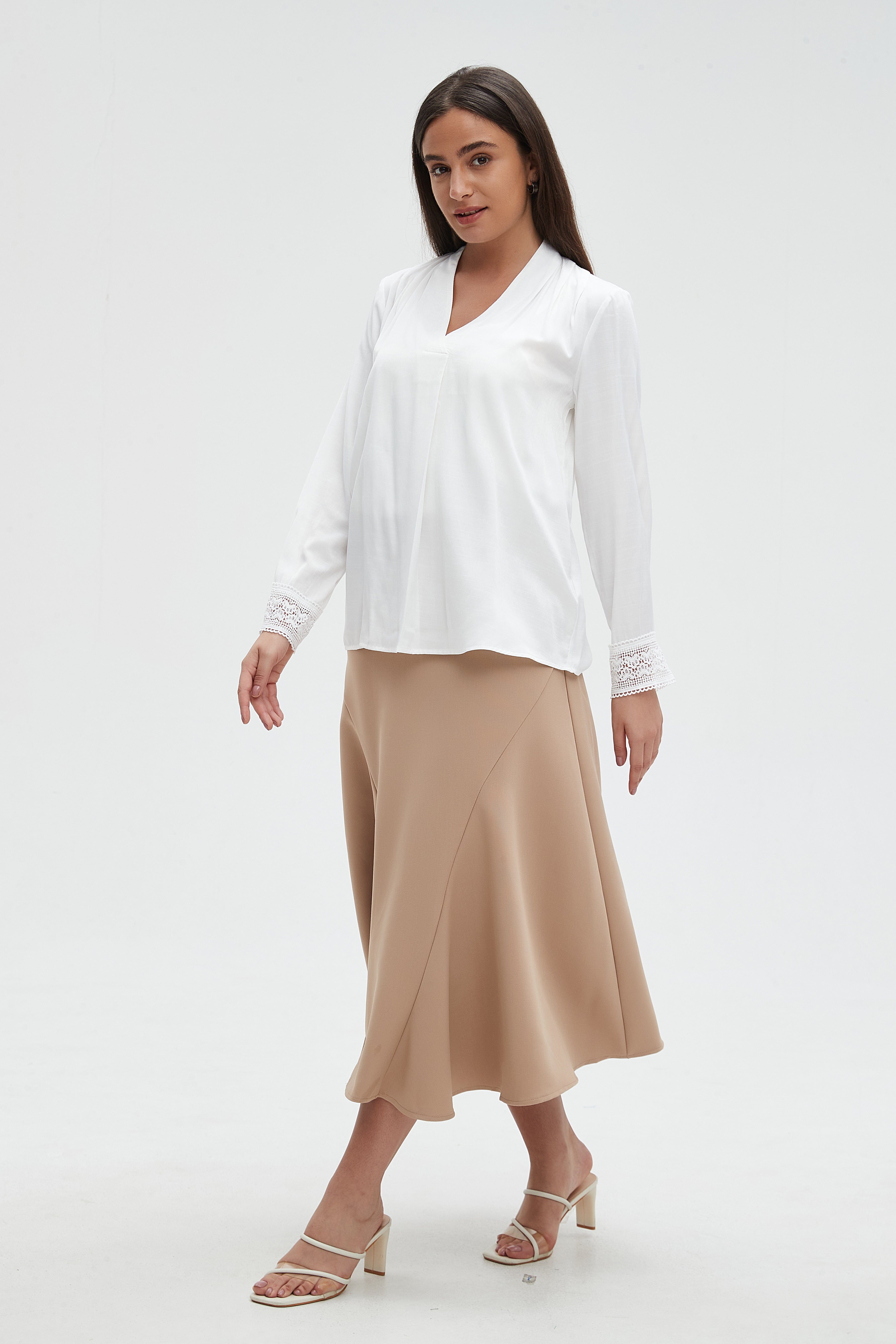 ู
ููุง ุจููุฒุฉ ูุณุงุฆูุฉ ุจุฃูู
ุงู
ุทูููุฉ ูููุดุฉ ุนูู ุงููุฏ