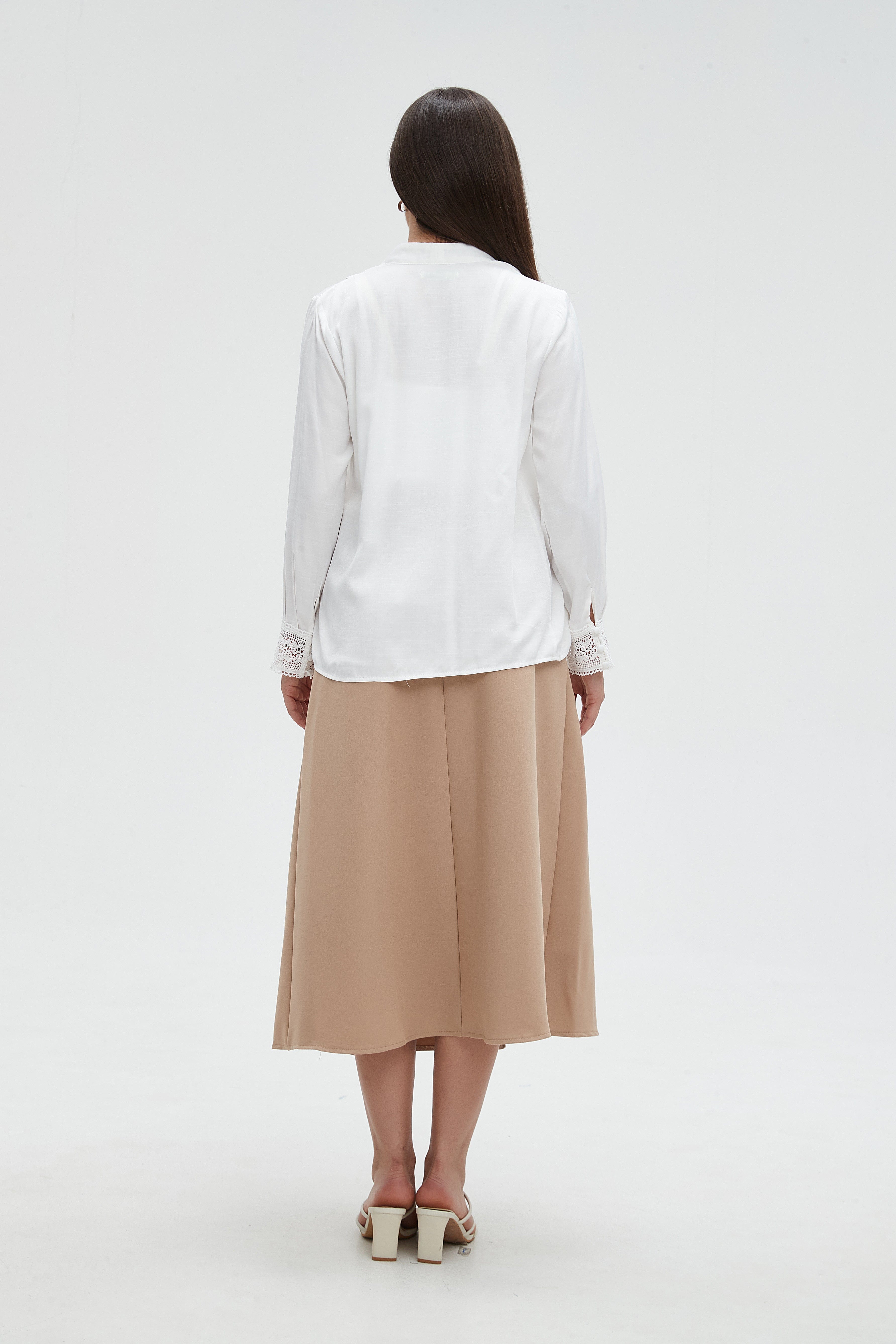 ู
ููุง ุจููุฒุฉ ูุณุงุฆูุฉ ุจุฃูู
ุงู
ุทูููุฉ ูููุดุฉ ุนูู ุงููุฏ