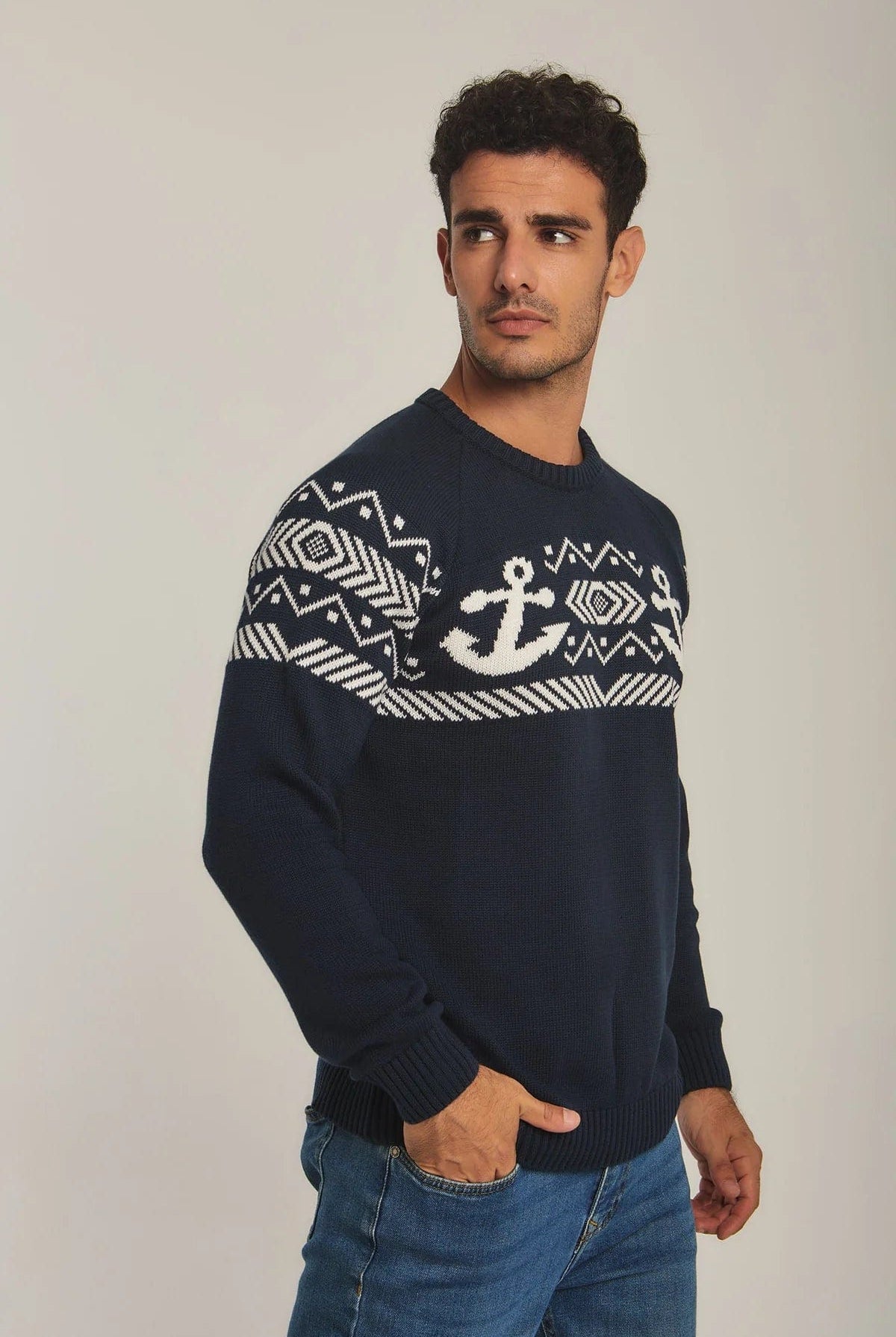 داليدرس بلوفر رجالي بنقشه عالصدر أزرق داكن