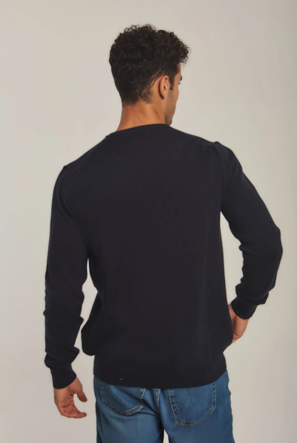 داليدرس بلوفر رجالي سادة بفتحة V كم طويل