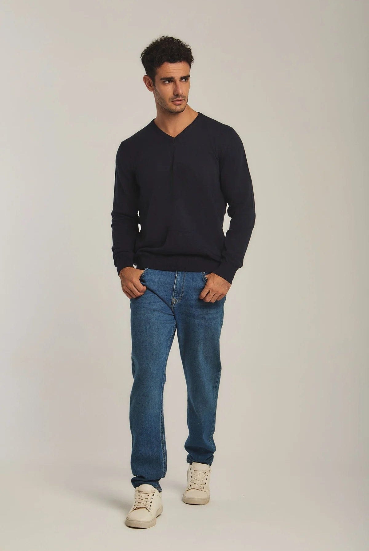 داليدرس بلوفر رجالي سادة بفتحة V كم طويل